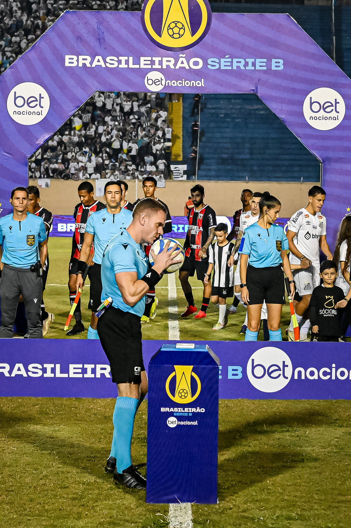 Gustavo Ervino Bauermann atuando na partida entre Santos x Botafogo-SP