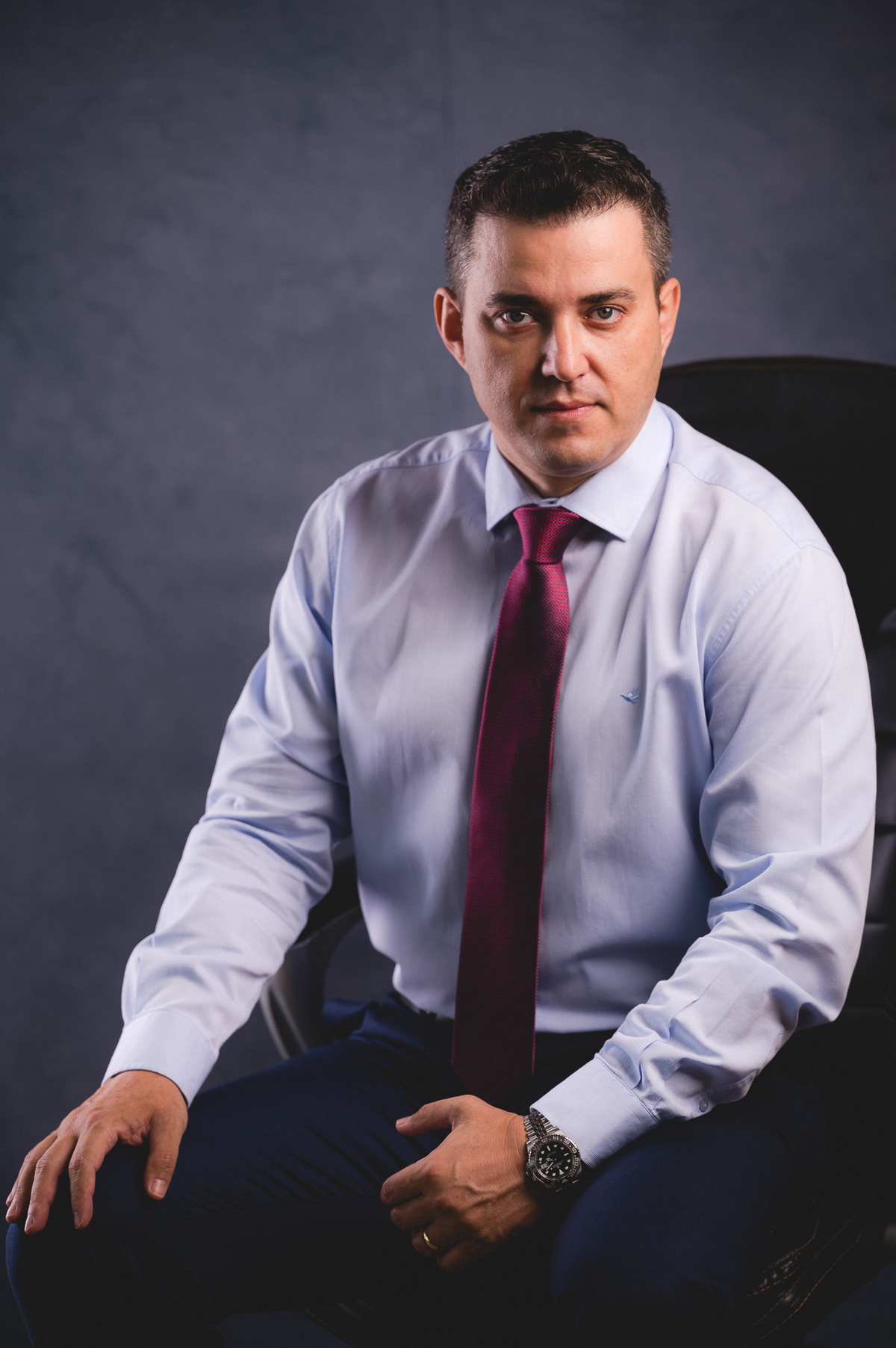 SEO: Se você busca fotografia corporativa de alto padrão, ensaios profissionais para advogados ou fotos para redes sociais e mídia impressa, este trabalho é um exemplo perfeito de como imagens bem planejadas podem valorizar a sua marca pessoal e transmiti