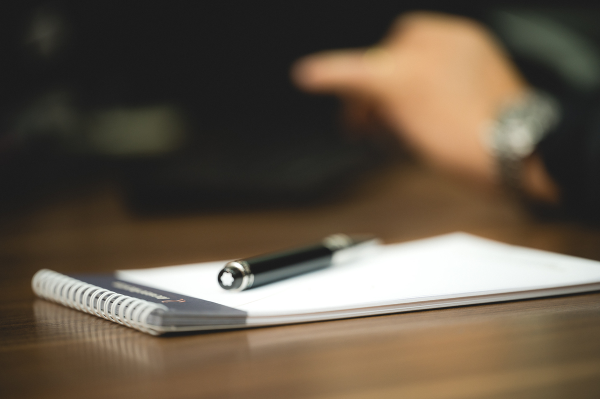 SEO: Se você busca fotografia corporativa de alto padrão, ensaios profissionais para advogados ou fotos para redes sociais e mídia impressa, este trabalho é um exemplo perfeito de como imagens bem planejadas podem valorizar a sua marca pessoal e transmiti