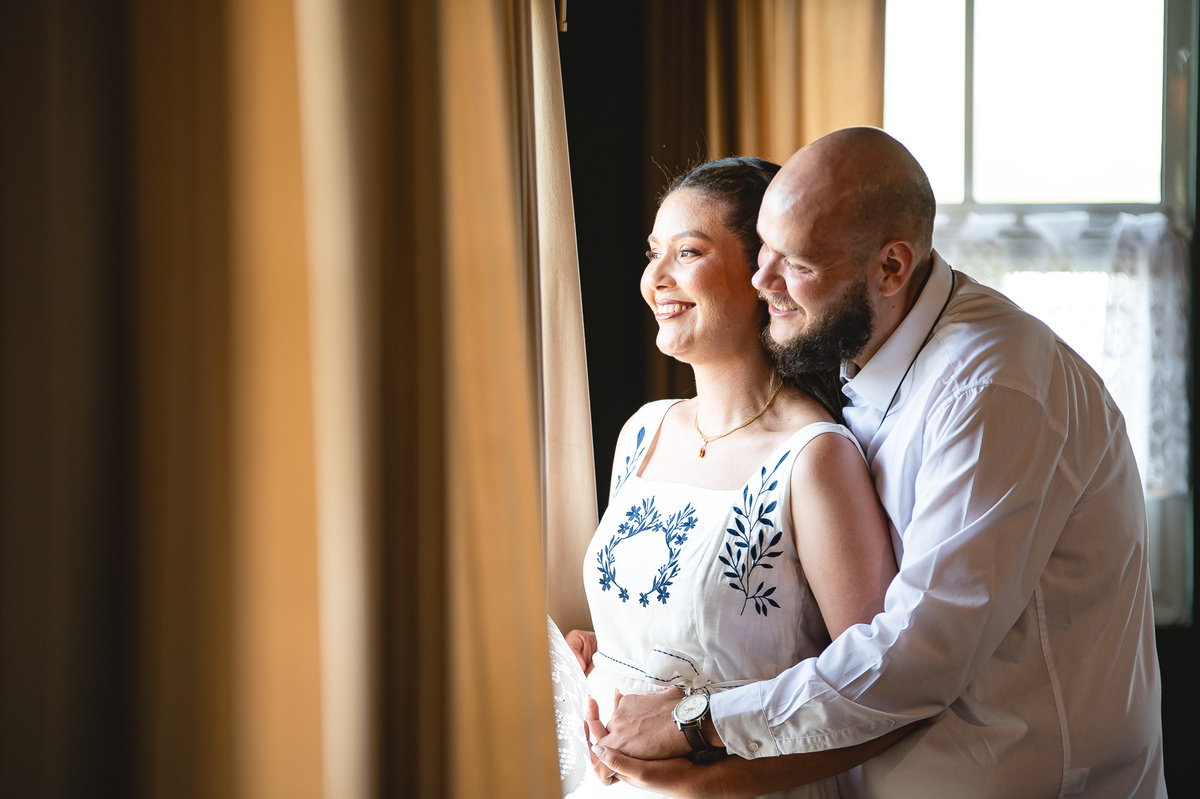 Ensaio pré-wedding de Jaqueline e Danyllo no Lavandário Het Dorp em Carambeí/PR. Um momento de amor, fé e alegria em meio às lavandas, celebrando um futuro casamento abençoado.