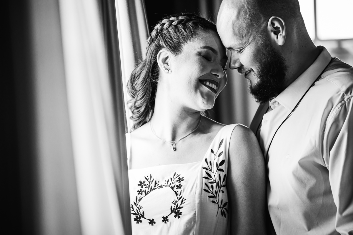 Ensaio pré-wedding de Jaqueline e Danyllo no Lavandário Het Dorp em Carambeí/PR. Um momento de amor, fé e alegria em meio às lavandas, celebrando um futuro casamento abençoado.