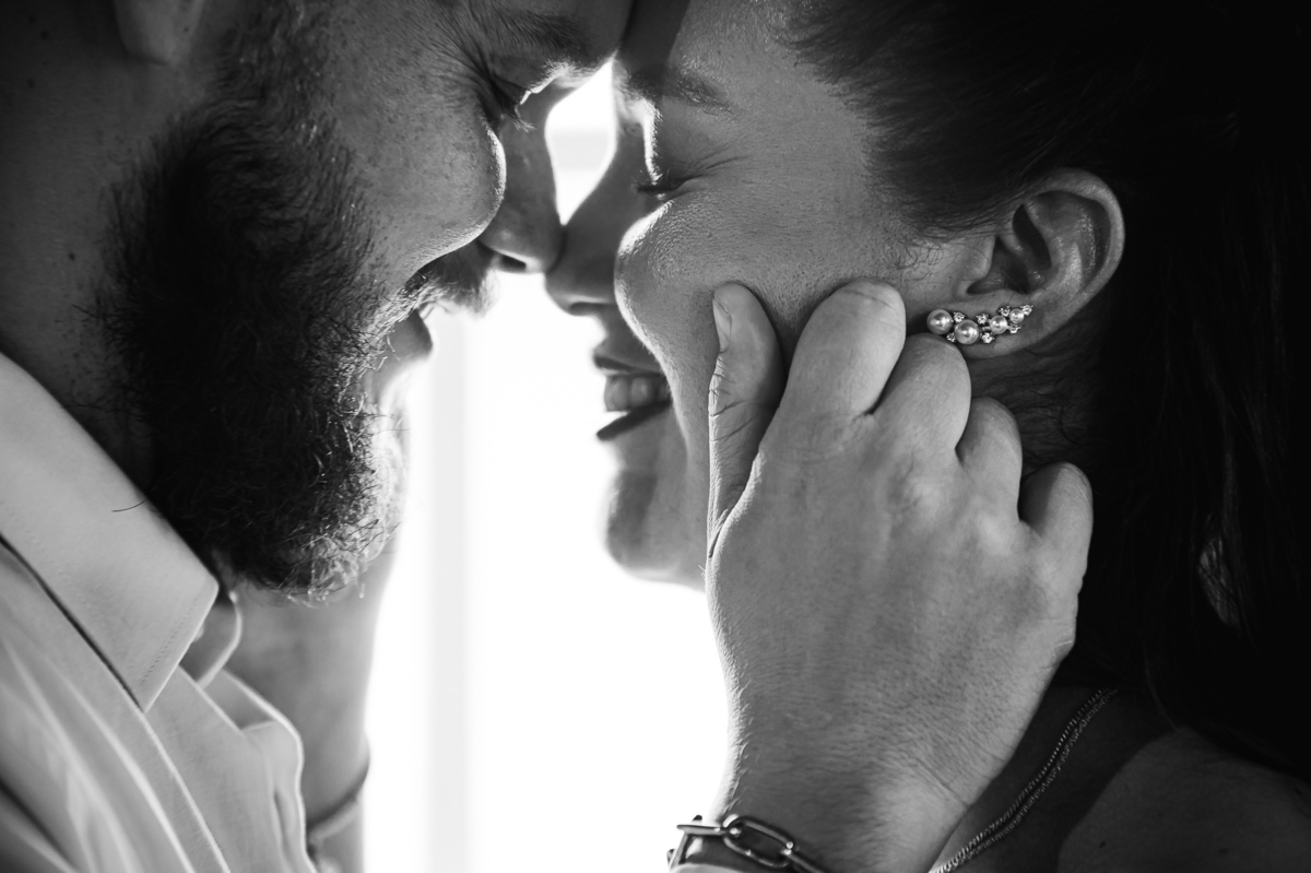 Ensaio pré-wedding de Jaqueline e Danyllo no Lavandário Het Dorp em Carambeí/PR. Um momento de amor, fé e alegria em meio às lavandas, celebrando um futuro casamento abençoado.