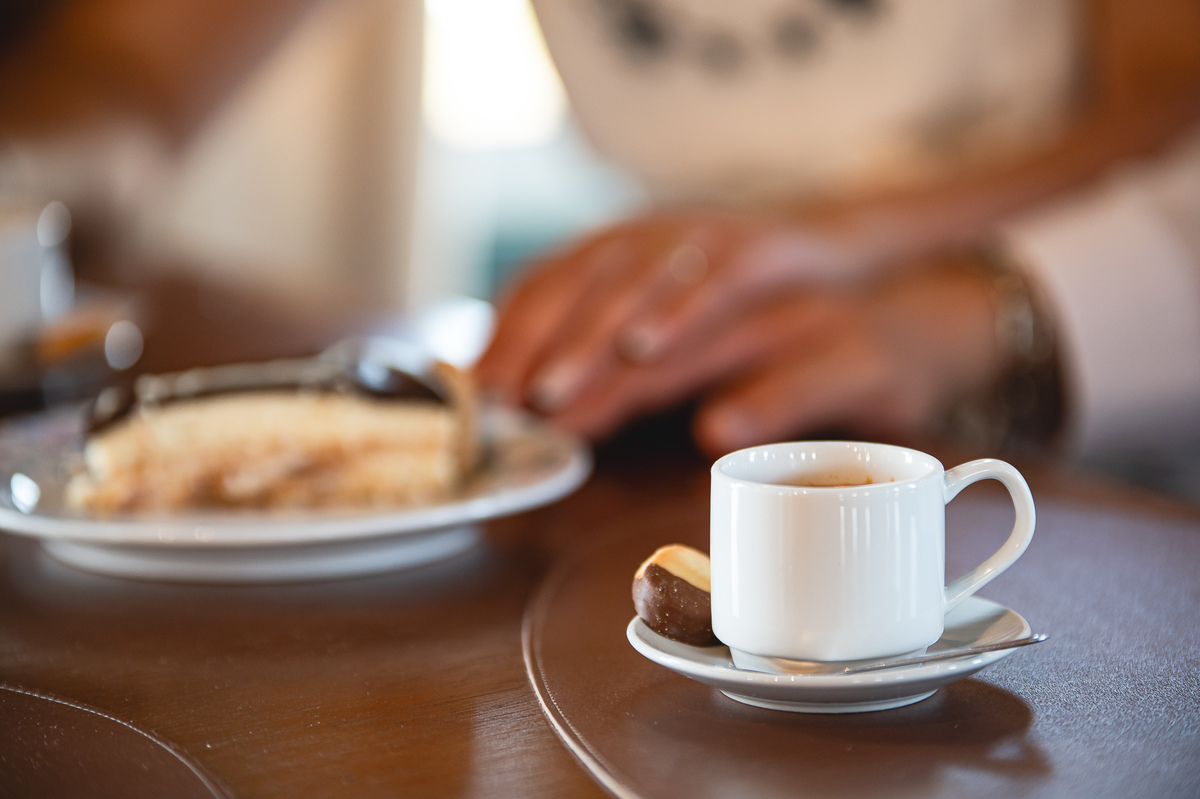 Ensaio pré-wedding de Jaqueline e Danyllo no Lavandário Het Dorp em Carambeí/PR. Um momento de amor, fé e alegria em meio às lavandas, celebrando um futuro casamento abençoado.