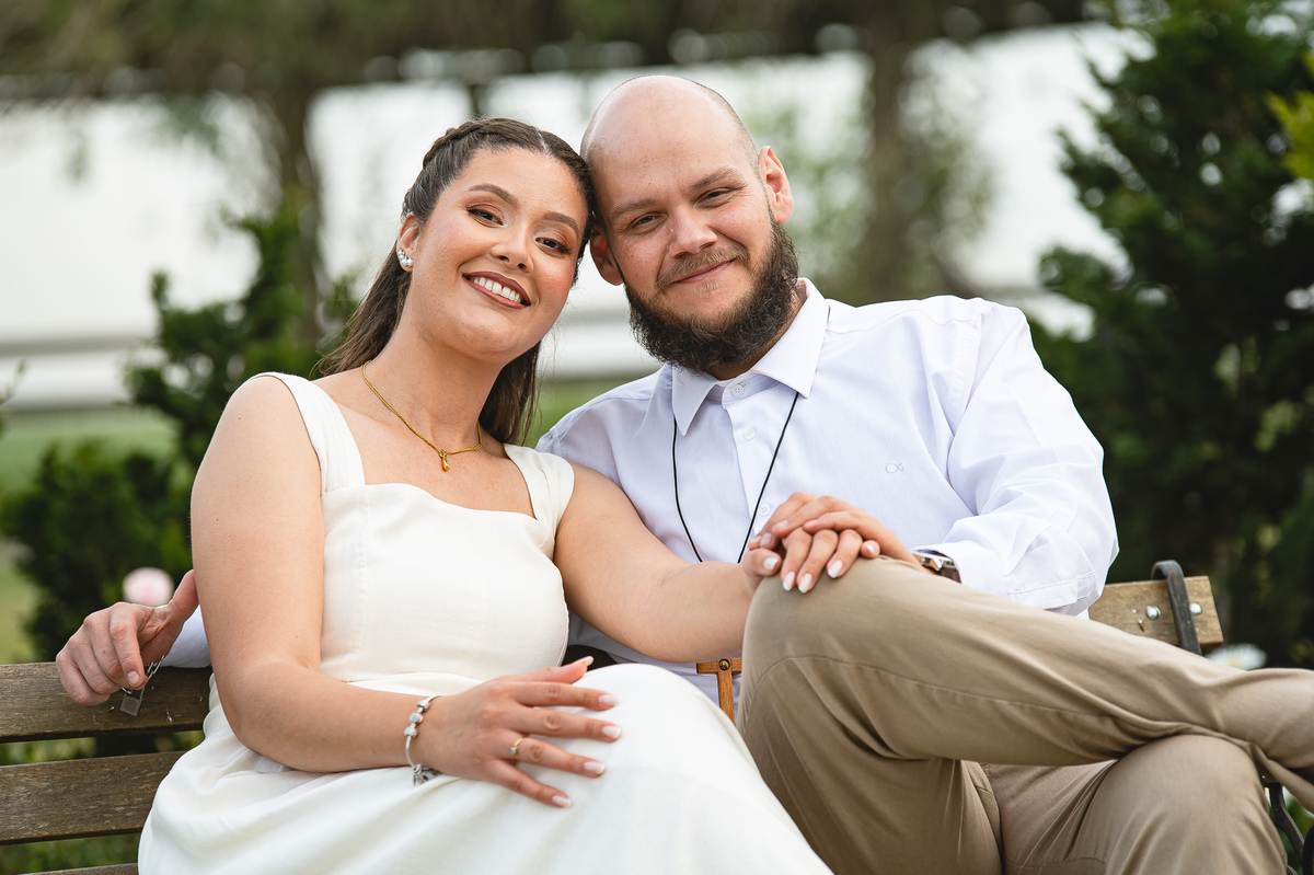 Ensaio pré-wedding de Jaqueline e Danyllo no Lavandário Het Dorp em Carambeí/PR. Um momento de amor, fé e alegria em meio às lavandas, celebrando um futuro casamento abençoado.