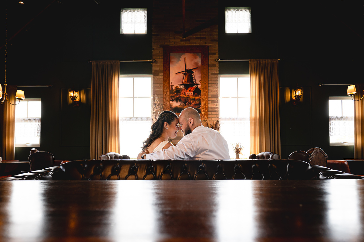 Ensaio pré-wedding de Jaqueline e Danyllo no Lavandário Het Dorp em Carambeí/PR. Um momento de amor, fé e alegria em meio às lavandas, celebrando um futuro casamento abençoado.