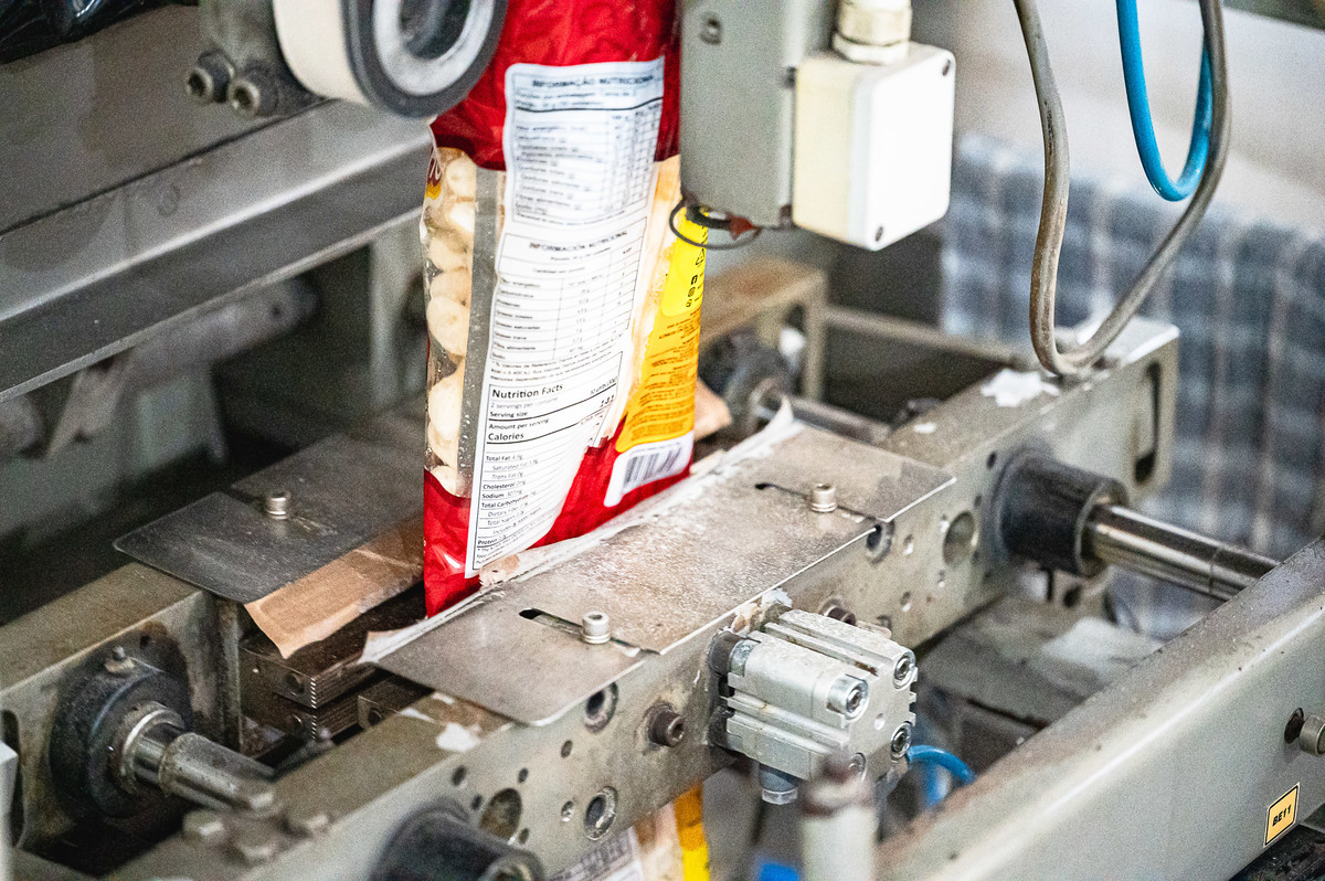 Processo de produção dos Biscoitos Edluma com controle de qualidade em todas as etapas, da seleção dos ingredientes ao preparo final, garantindo sabor, textura e segurança alimentar.