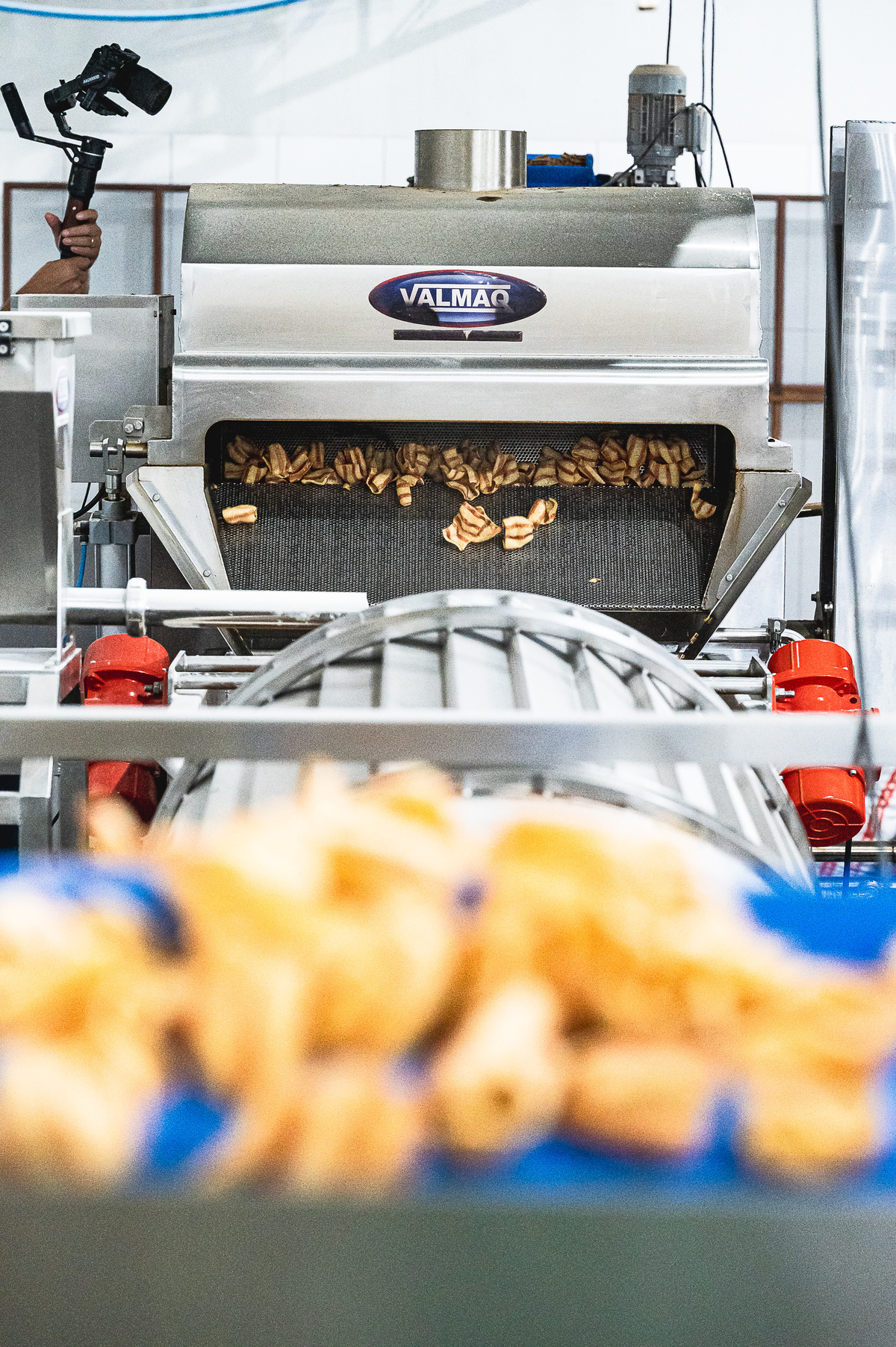 Processo de produção dos Biscoitos Edluma com controle de qualidade em todas as etapas, da seleção dos ingredientes ao preparo final, garantindo sabor, textura e segurança alimentar.