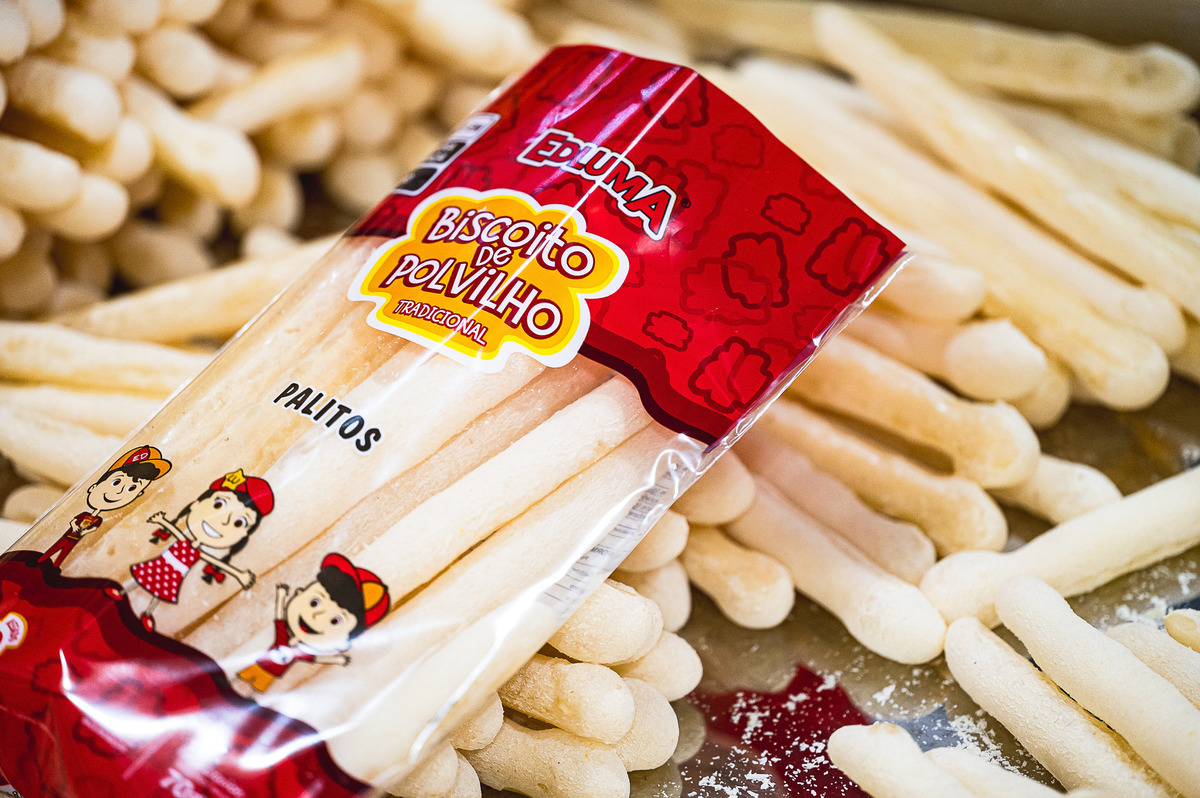 Biscoito de polvilho dos Biscoitos Edluma, leve e crocante, produto carro-chefe da marca, produzido com ingredientes selecionados e alto padrão de qualidade.