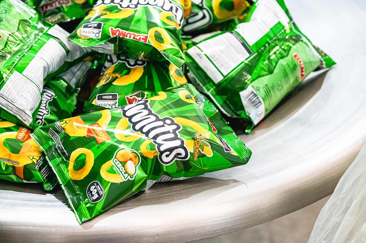 Processo de produção dos Biscoitos Edluma com controle de qualidade em todas as etapas, da seleção dos ingredientes ao preparo final, garantindo sabor, textura e segurança alimentar.