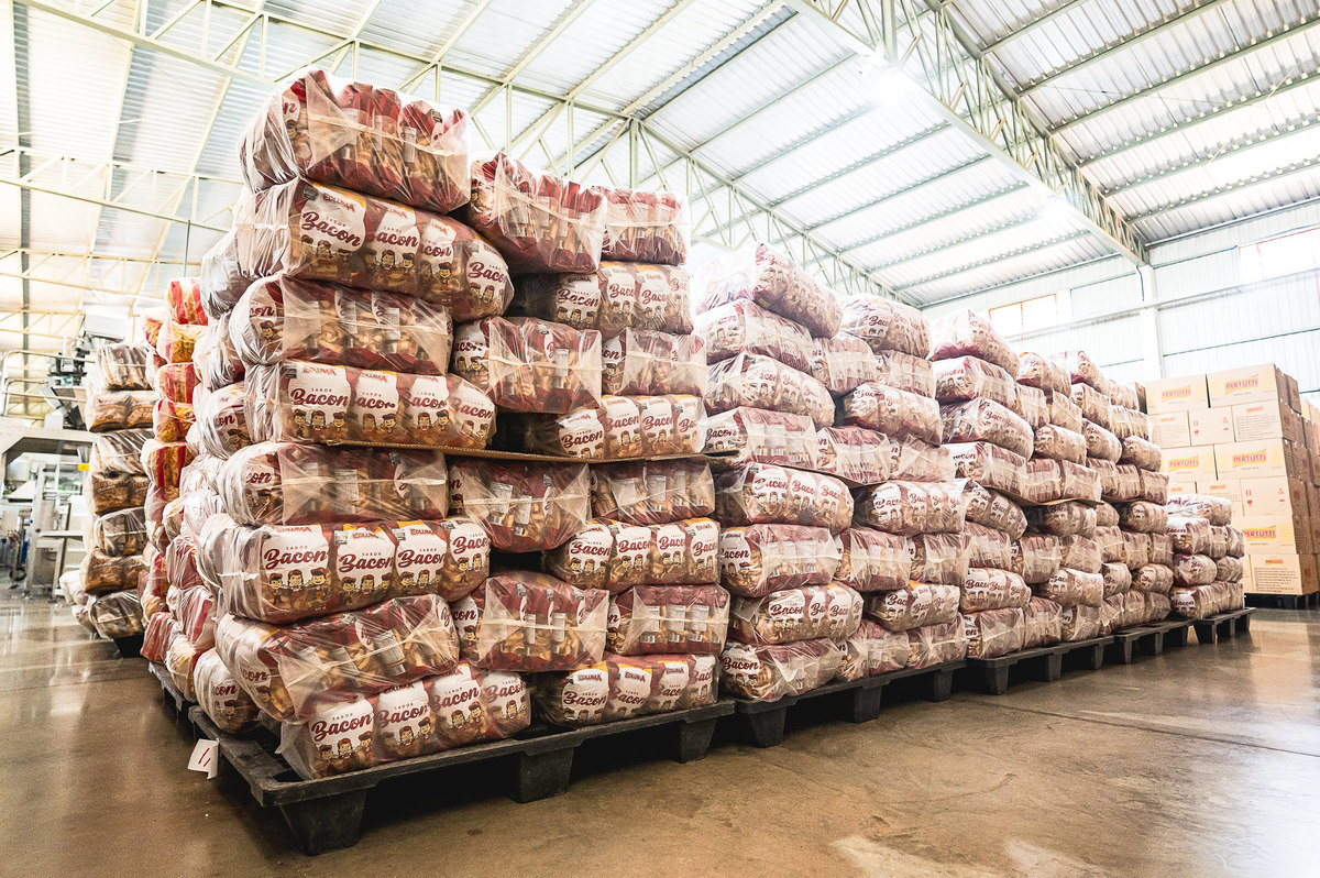 Processo de produção dos Biscoitos Edluma com controle de qualidade em todas as etapas, da seleção dos ingredientes ao preparo final, garantindo sabor, textura e segurança alimentar.