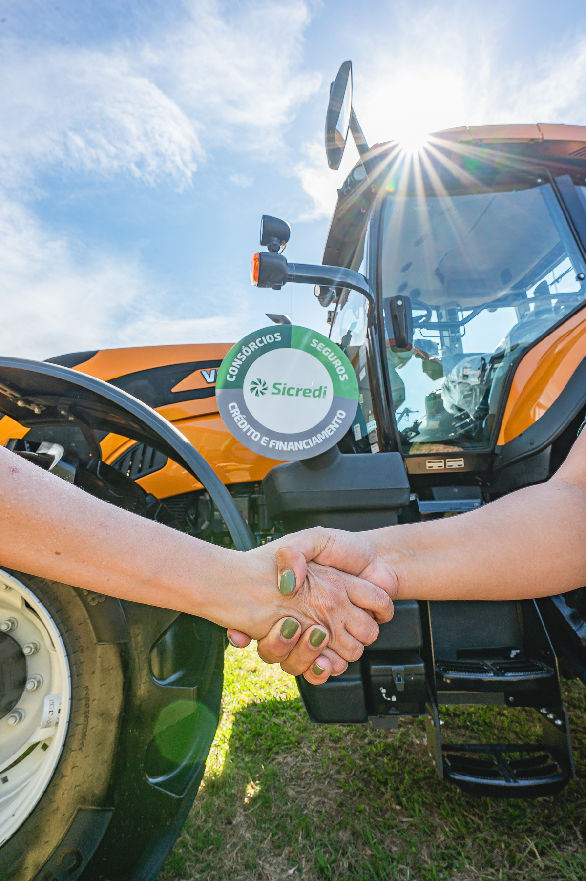 Equipe da Sicredi em atendimento personalizado na Coopershow 2026, promovendo relacionamento, confiança e apoio ao produtor rural.