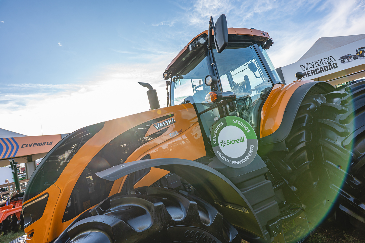 Equipe da Sicredi em atendimento personalizado na Coopershow 2026, promovendo relacionamento, confiança e apoio ao produtor rural.