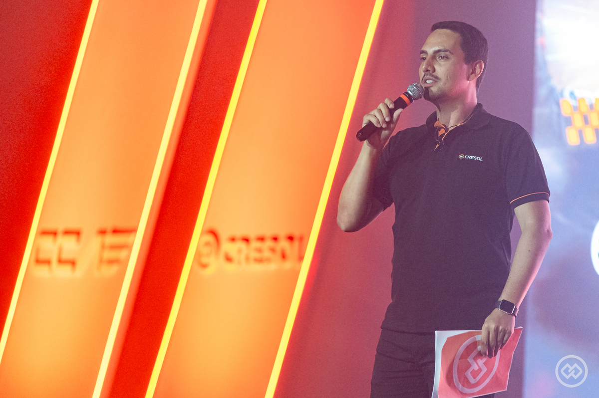 Colaboradores da Cresol participando da Convenção Aceleração 2026, momento de integração, alinhamento de objetivos e fortalecimento do cooperativismo.