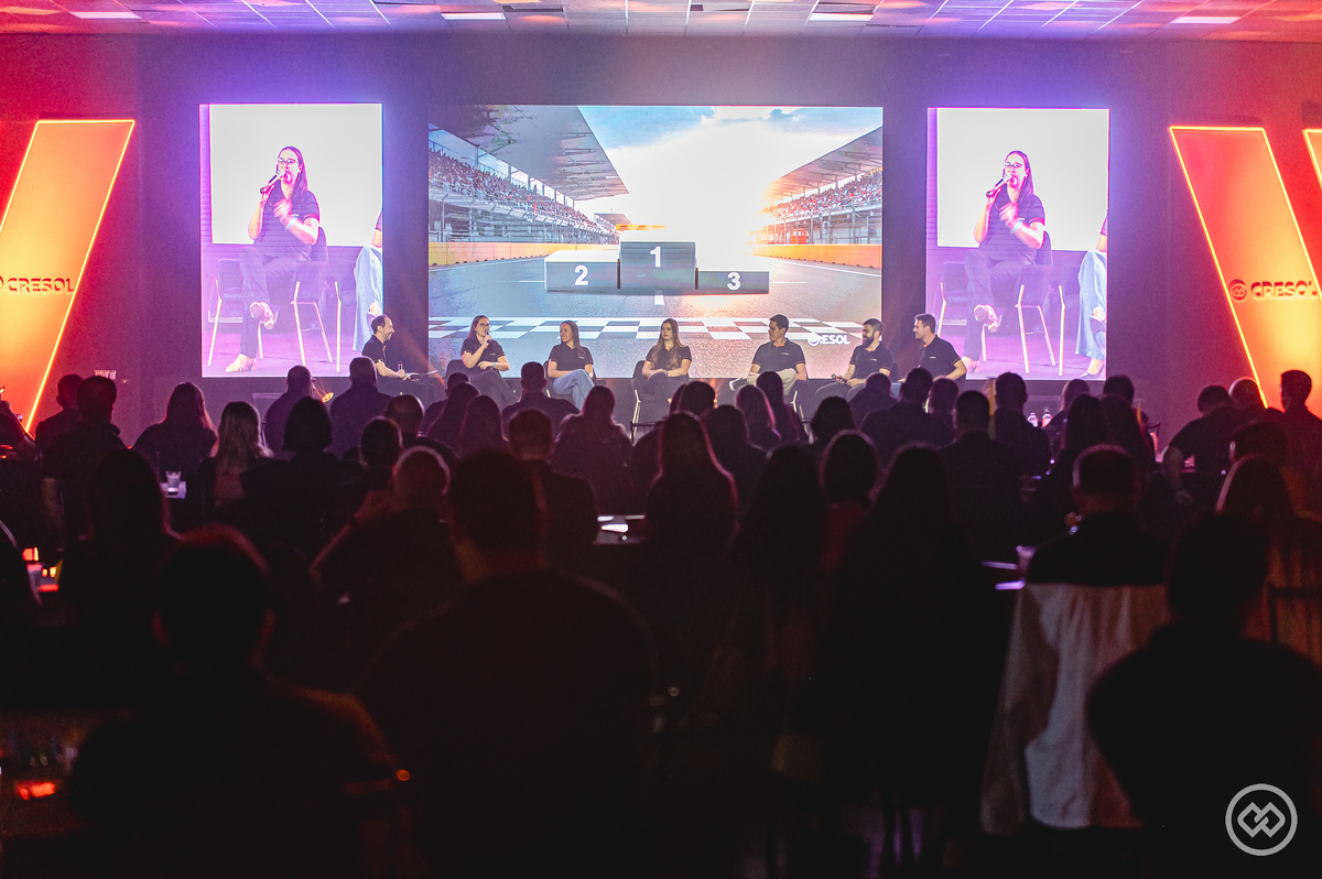 Colaboradores da Cresol participando da Convenção Aceleração 2026, momento de integração, alinhamento de objetivos e fortalecimento do cooperativismo.