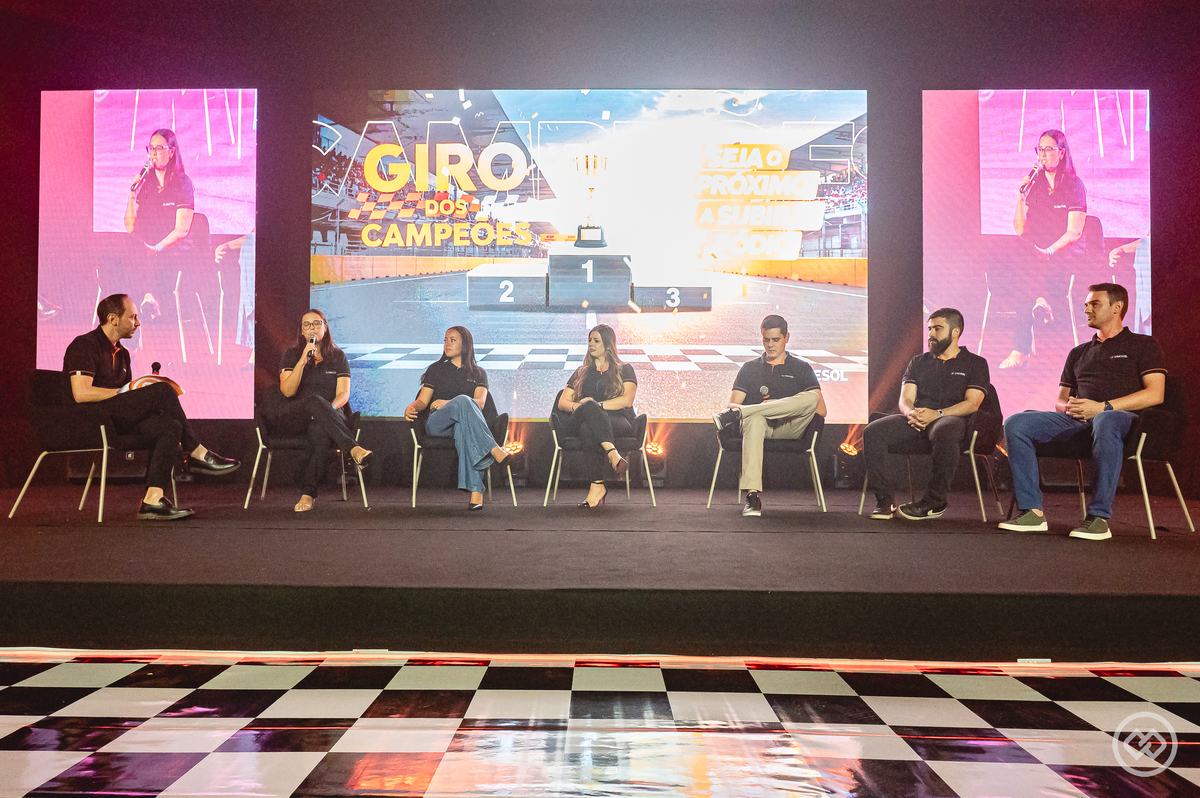 Colaboradores da Cresol participando da Convenção Aceleração 2026, momento de integração, alinhamento de objetivos e fortalecimento do cooperativismo.