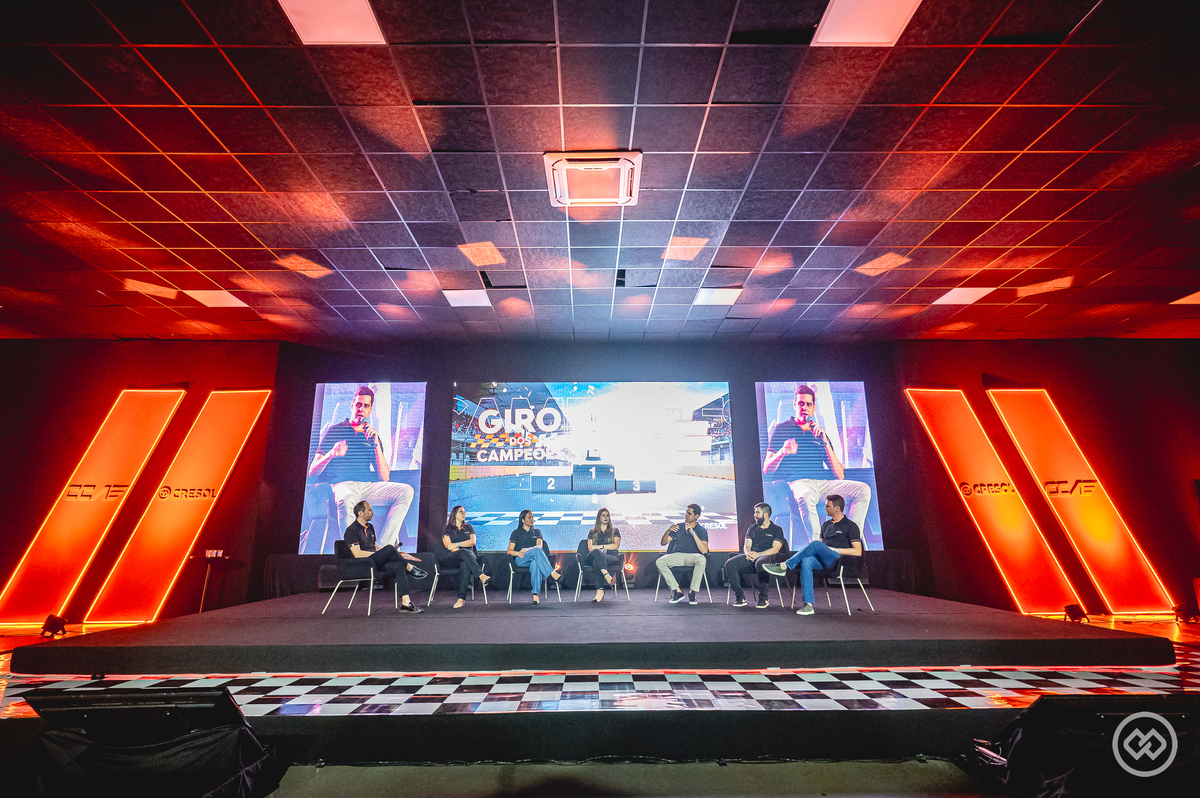 Colaboradores da Cresol participando da Convenção Aceleração 2026, momento de integração, alinhamento de objetivos e fortalecimento do cooperativismo.