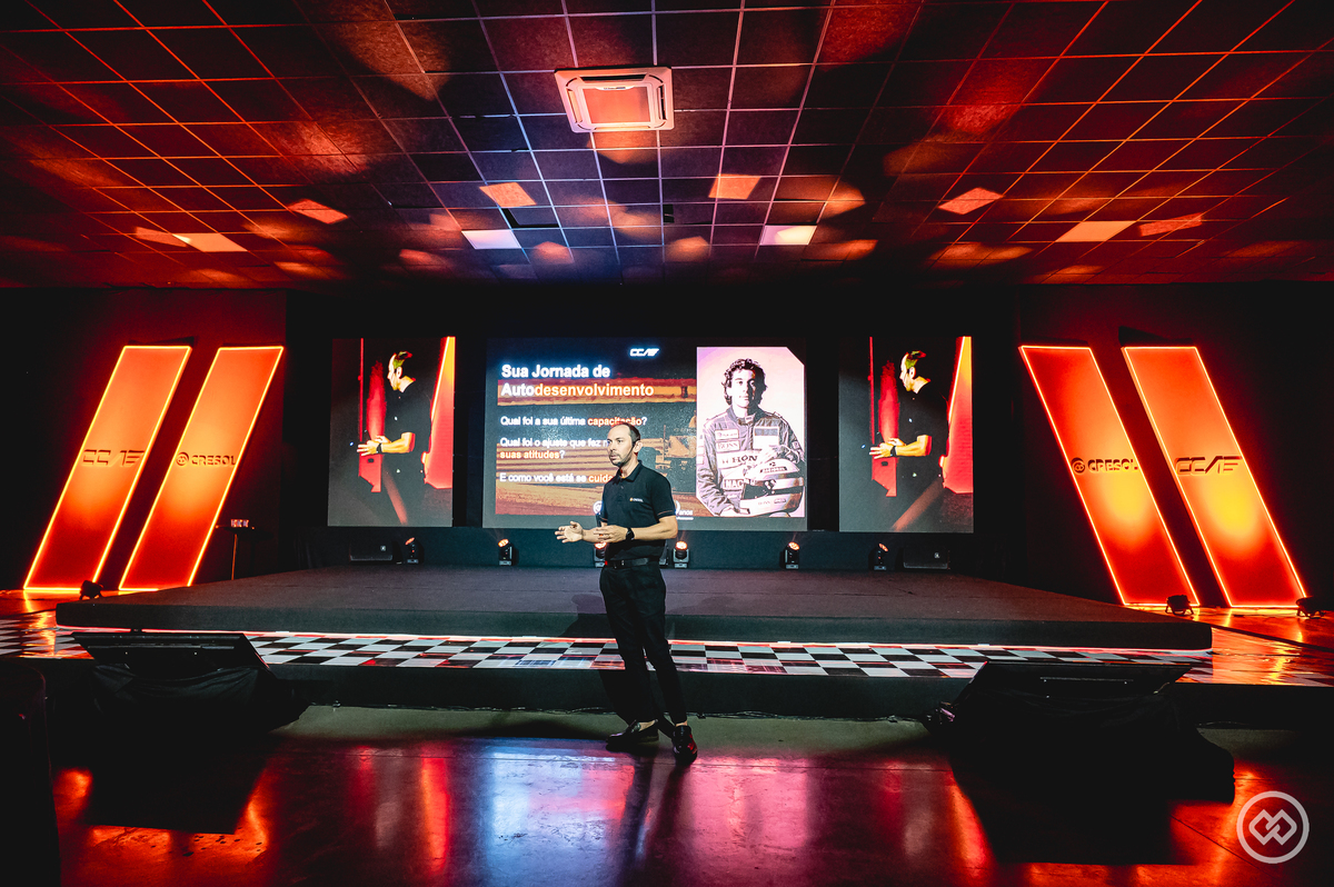 Colaboradores da Cresol participando da Convenção Aceleração 2026, momento de integração, alinhamento de objetivos e fortalecimento do cooperativismo.