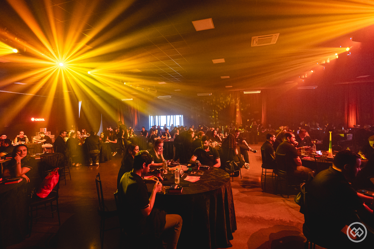 Colaboradores da Cresol participando da Convenção Aceleração 2026, momento de integração, alinhamento de objetivos e fortalecimento do cooperativismo.