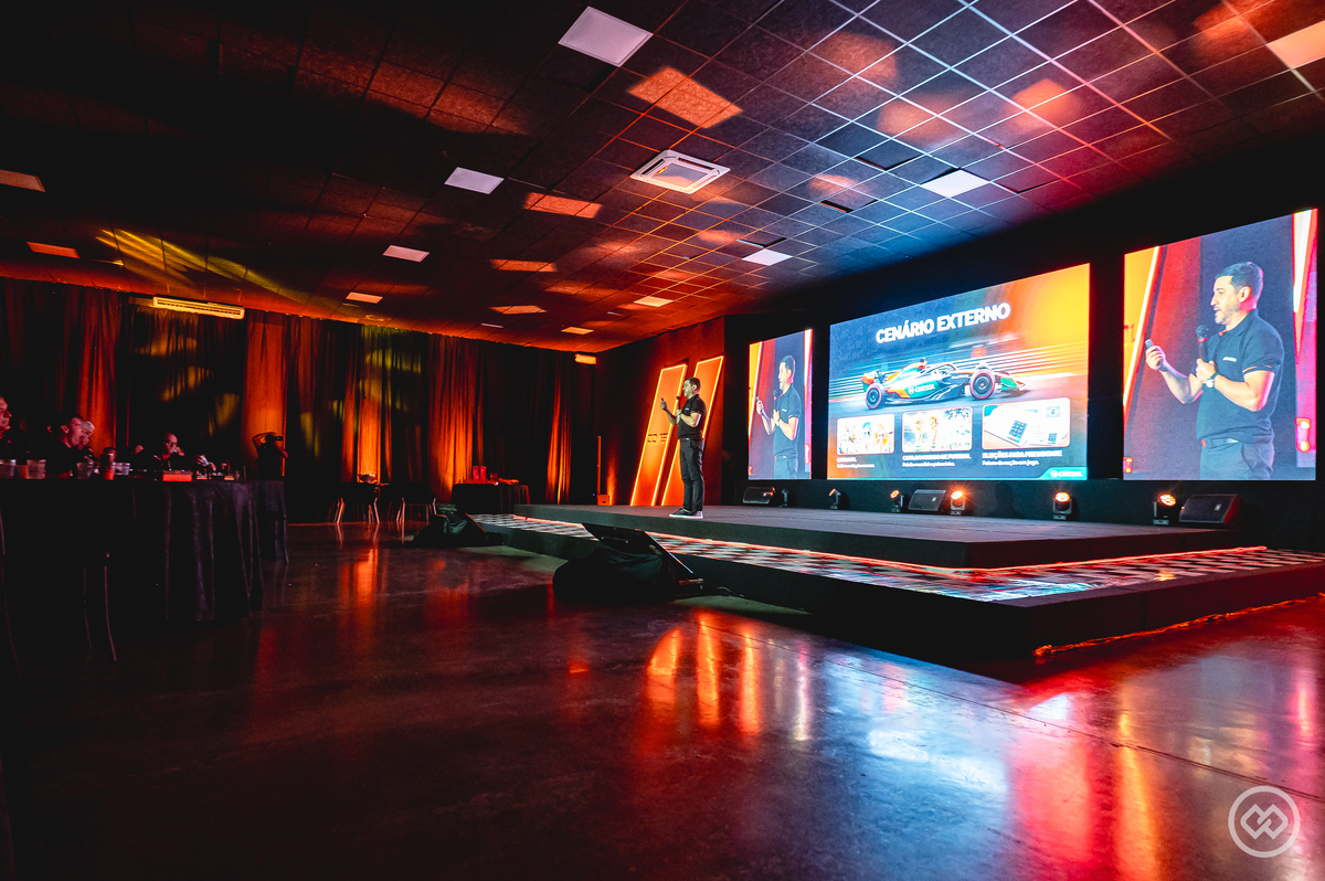 Colaboradores da Cresol participando da Convenção Aceleração 2026, momento de integração, alinhamento de objetivos e fortalecimento do cooperativismo.