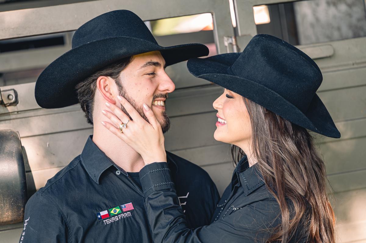 Ensaio pré-wedding com temática country e muito romantismo