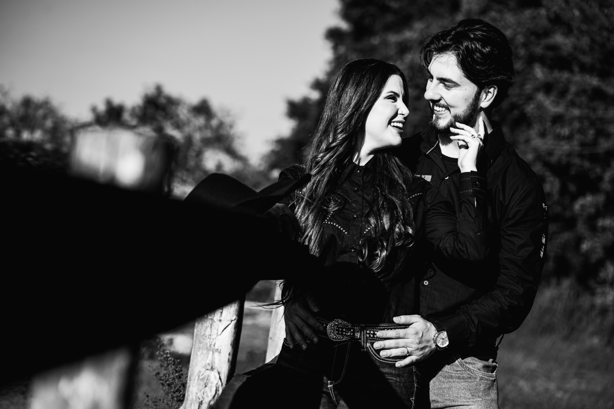 Ensaio pré-wedding com temática country e muito romantismo