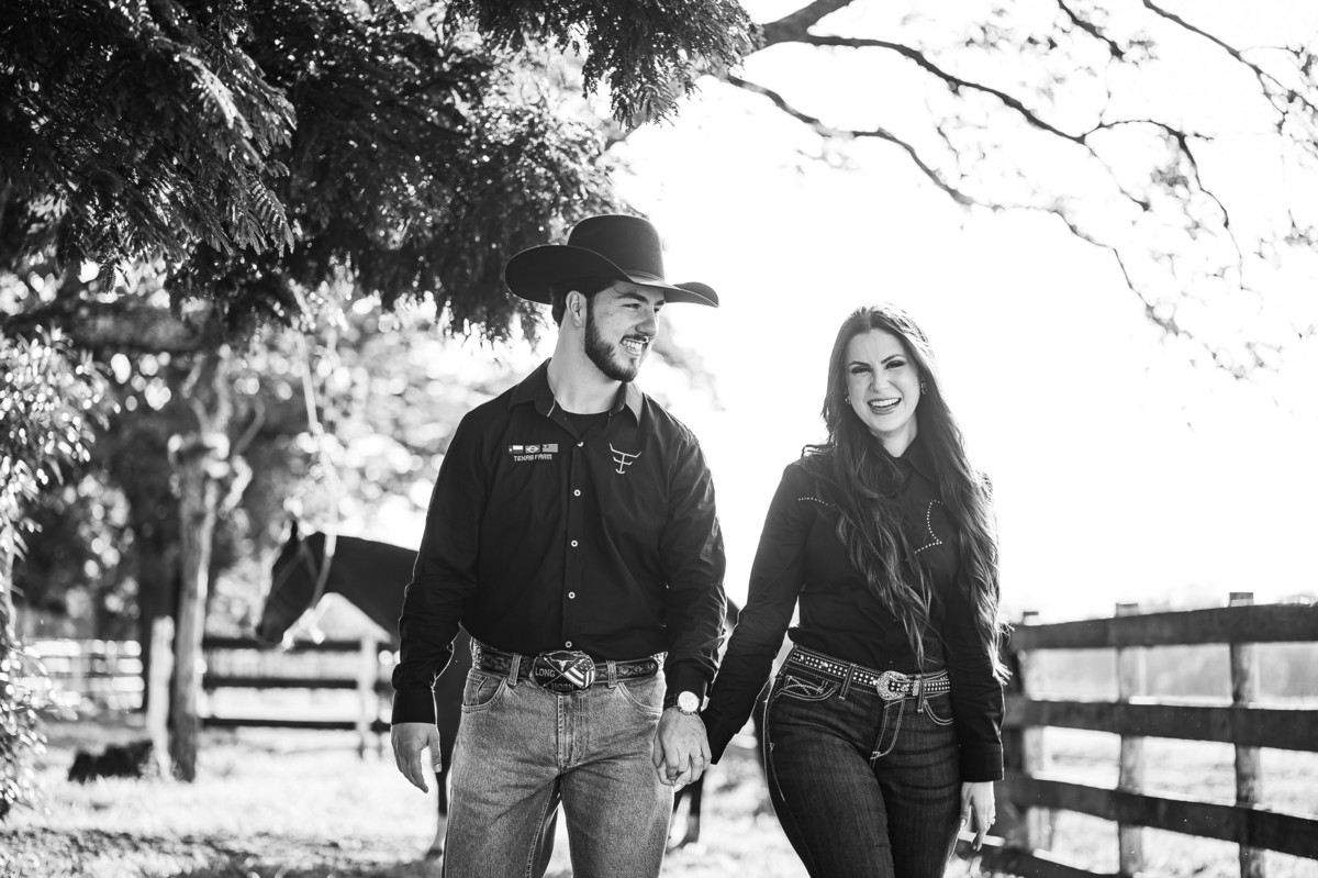 Ensaio pré-wedding com temática country e muito romantismo