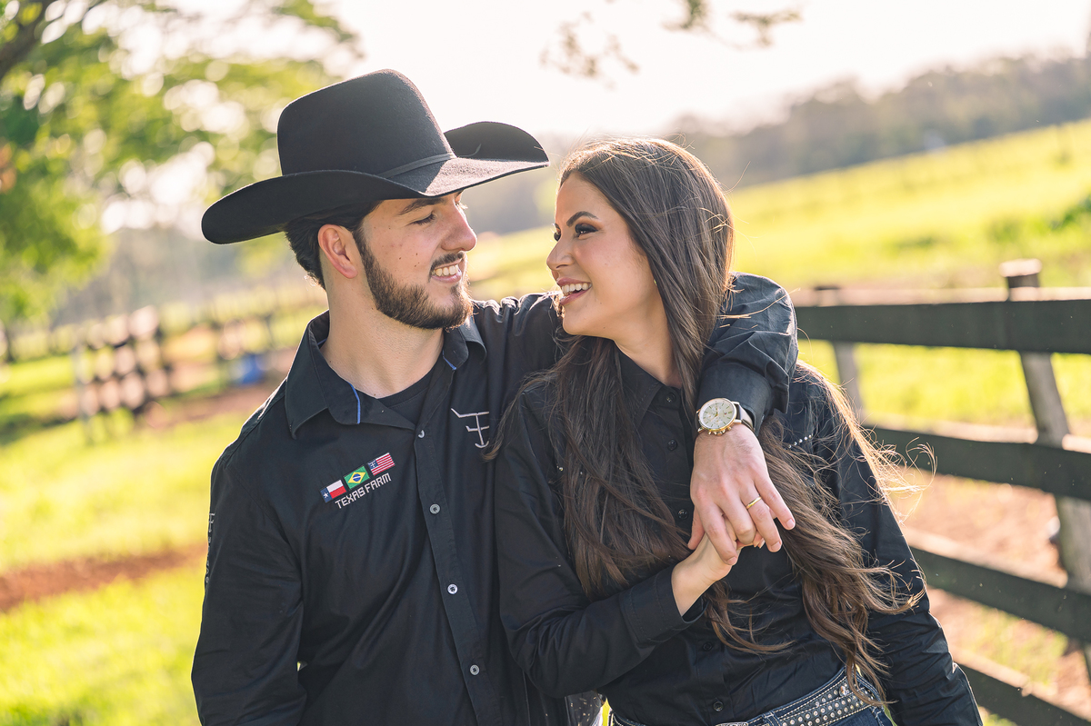 Ensaio pré-wedding com temática country e muito romantismo