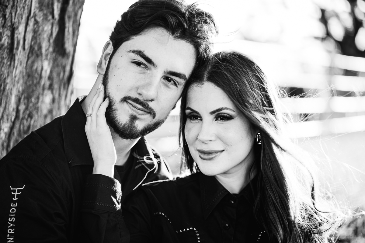 Ensaio pré-wedding com temática country e muito romantismo