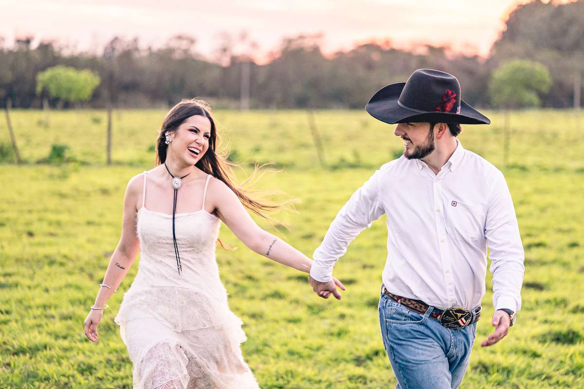 Ensaio pré-wedding com temática country e muito romantismo