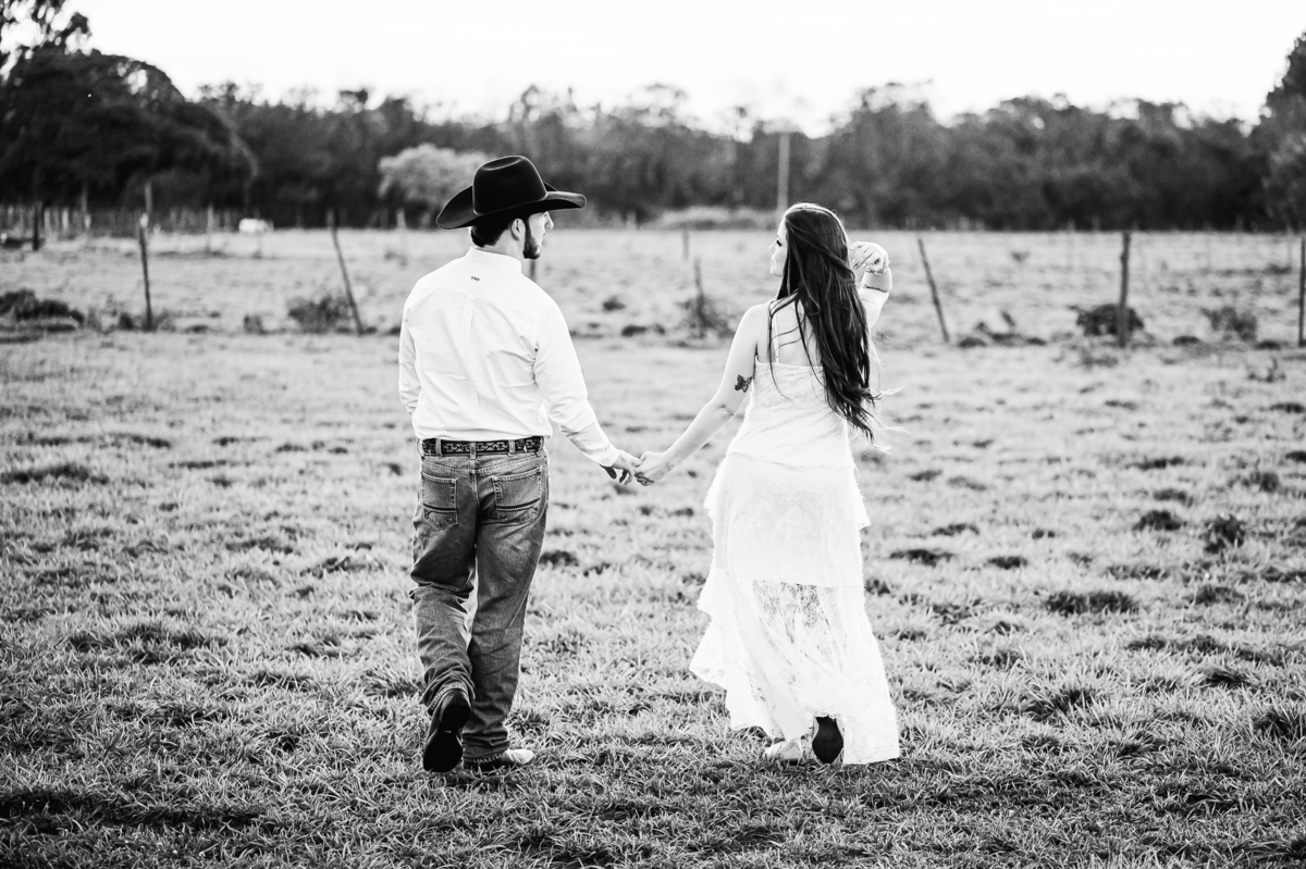 Ensaio pré-wedding com temática country e muito romantismo