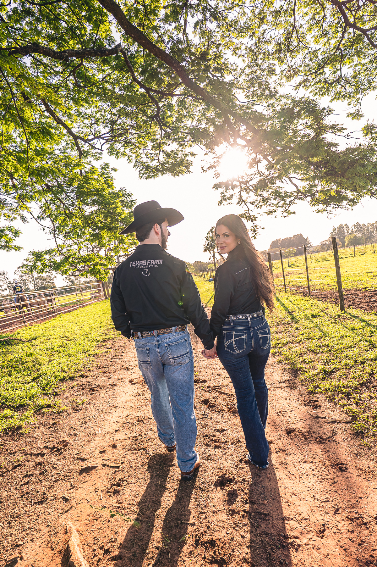 Ensaio pré-wedding com temática country e muito romantismo