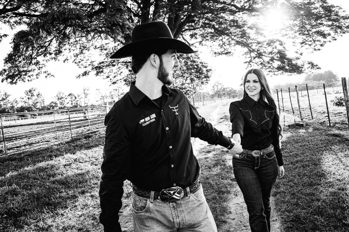 Ensaio pré-wedding com temática country e muito romantismo