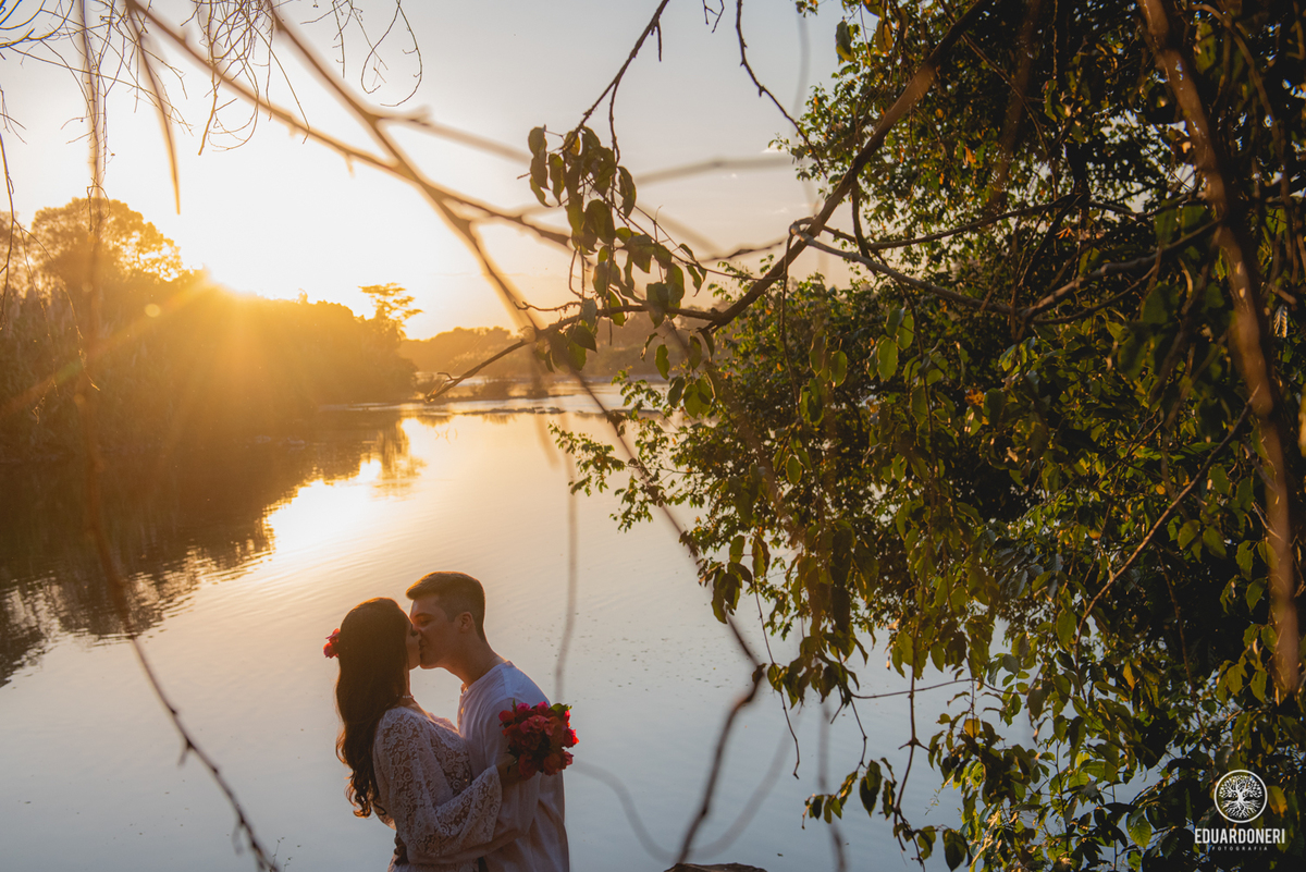 Ensaio externo pre wedding em Bandeirantes no encontro das águas, ensaio carla e almiro neto, casamento, pre wedding e-session