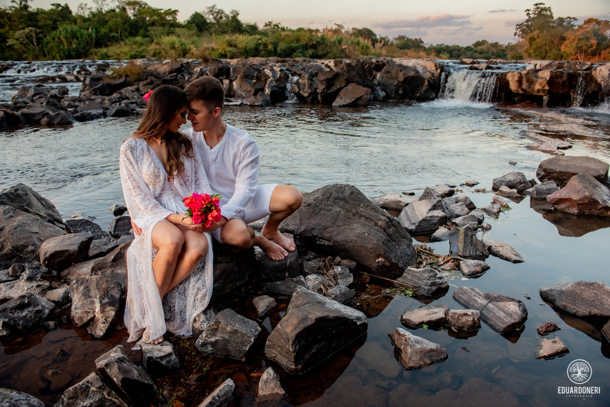Ensaio externo pre wedding em Bandeirantes no encontro das águas, ensaio carla e almiro neto, casamento, pre wedding e-session