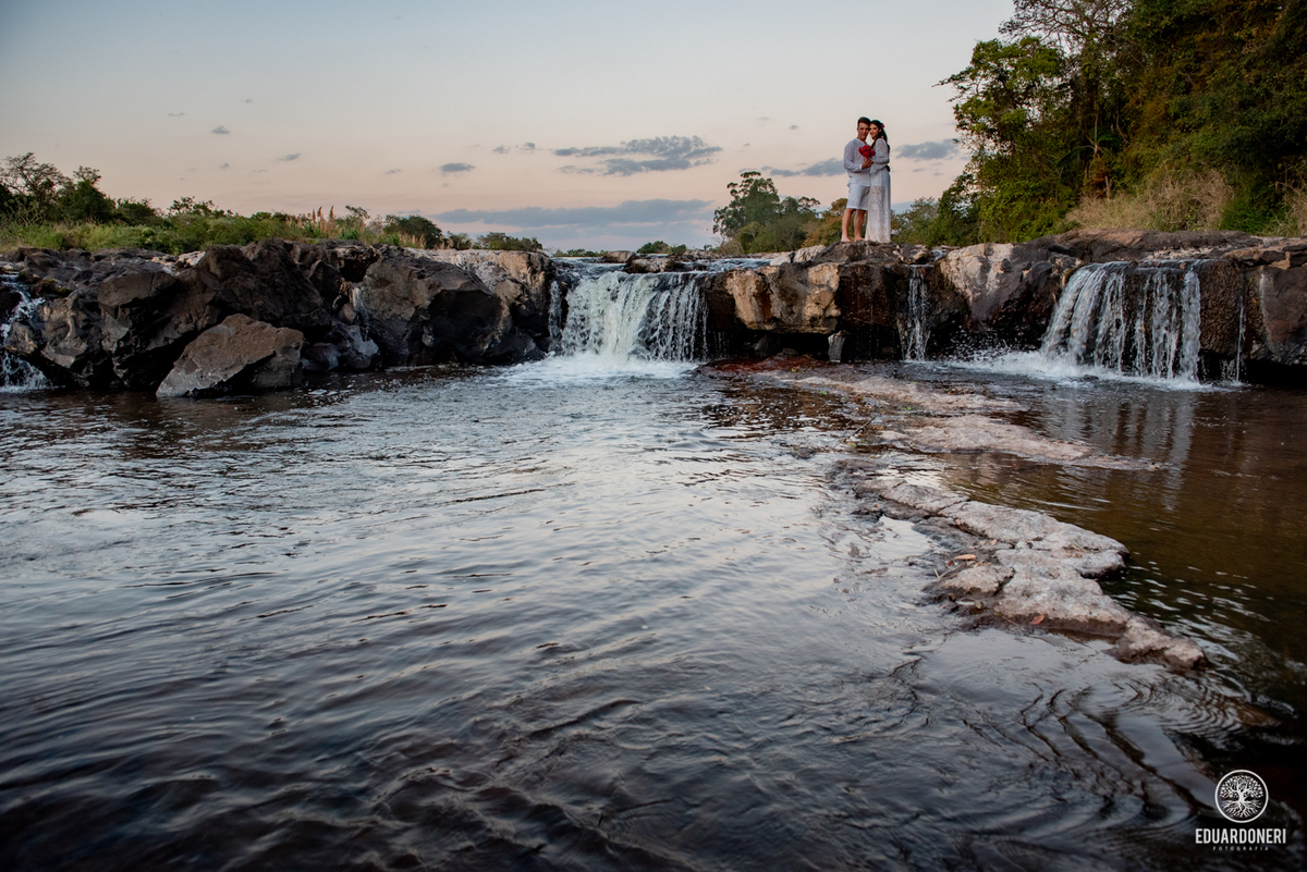 Ensaio externo pre wedding em Bandeirantes no encontro das águas, ensaio carla e almiro neto, casamento, pre wedding e-session