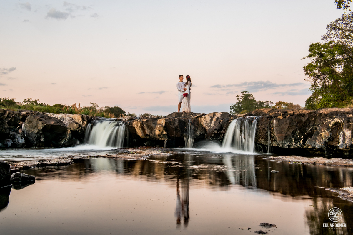 Ensaio externo pre wedding em Bandeirantes no encontro das águas, ensaio carla e almiro neto, casamento, pre wedding e-session