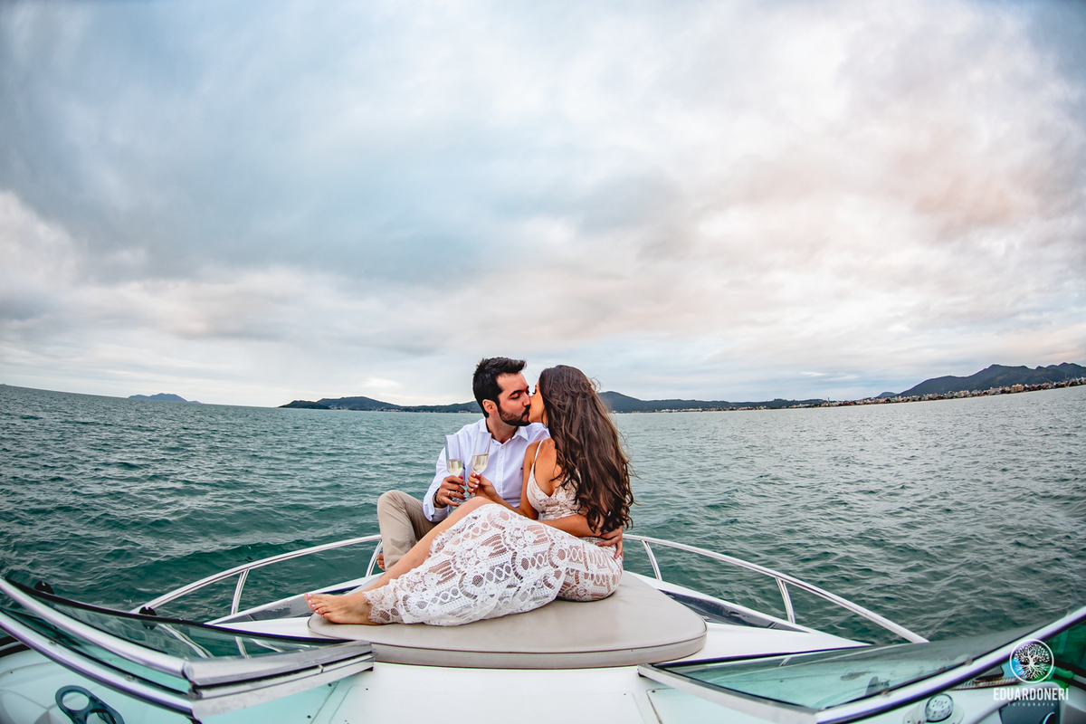pre wedding casamento na lancha em florianopolis em santa catarina praia jurerere 