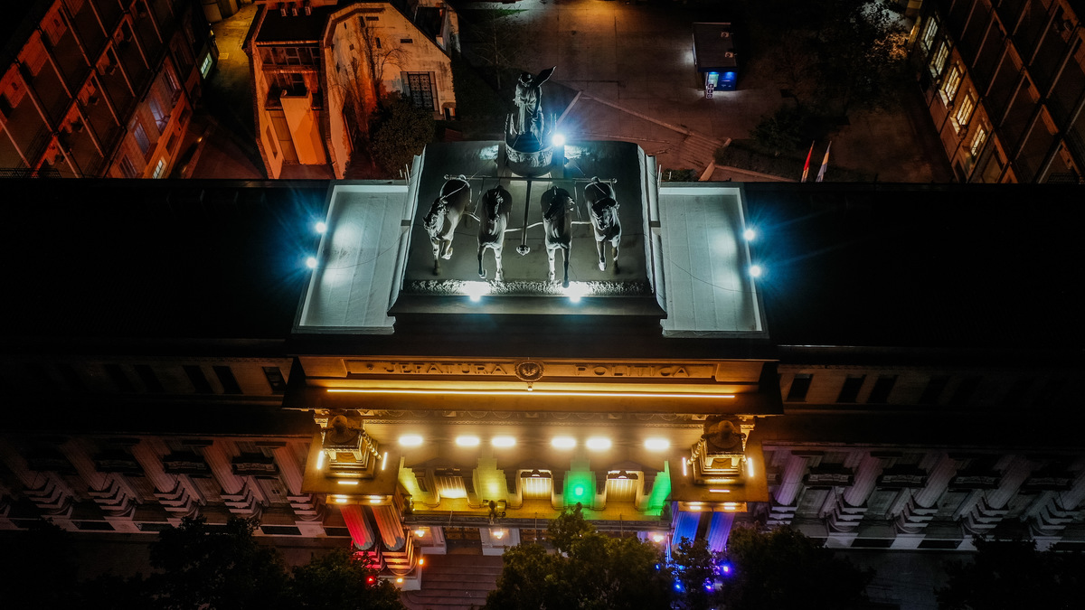 Sede de gobierno casa de gobierno Rosario vista aérea nocturna Fotografía arquitectura y fotografía de inmobiliaria de Daniel Cuart y DNX Fotografia DNX Estudio