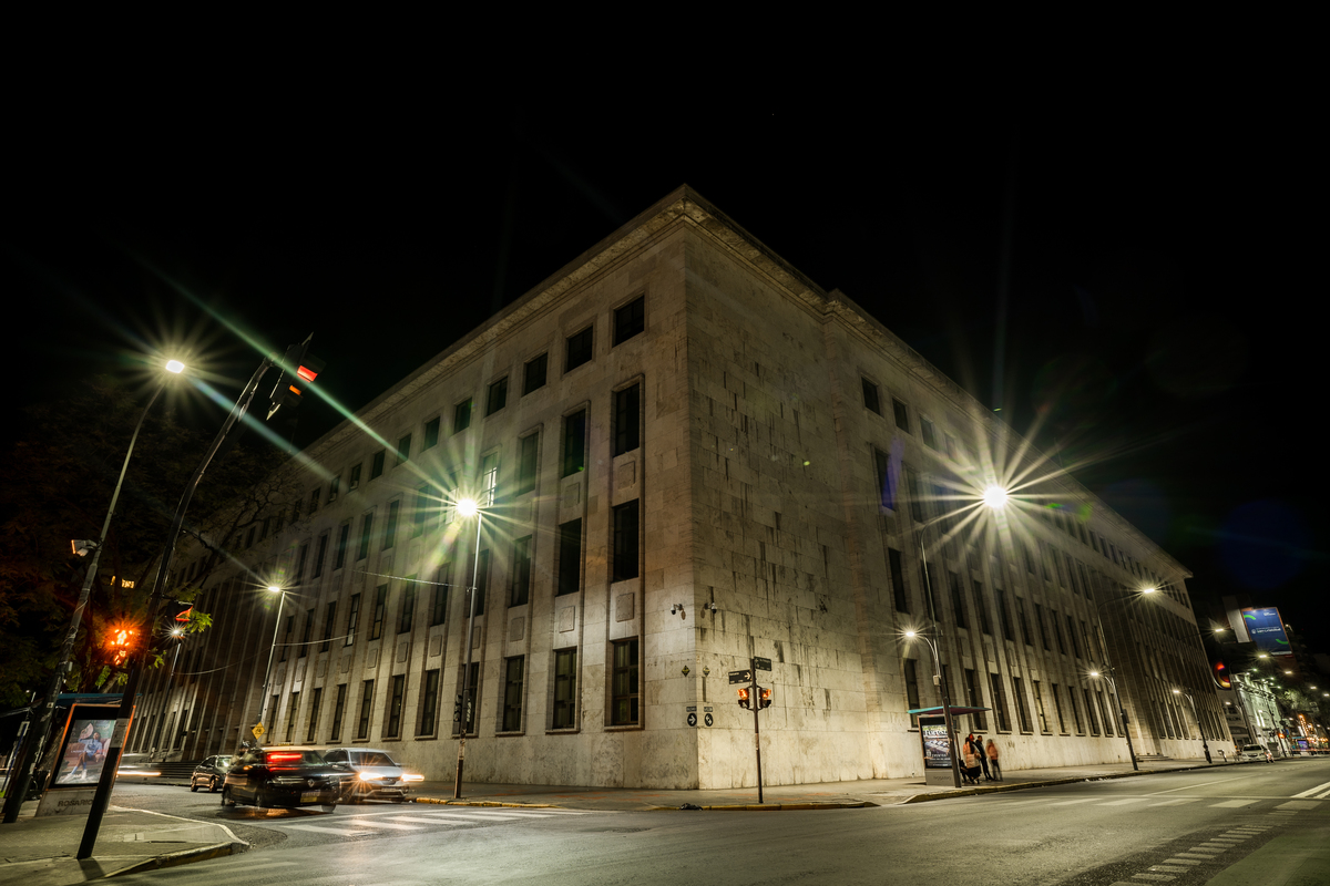 Tribunales de rosario de noche Fotografía arquitectura y fotografía de inmobiliaria de Daniel Cuart y DNX Fotografia DNX Estudio