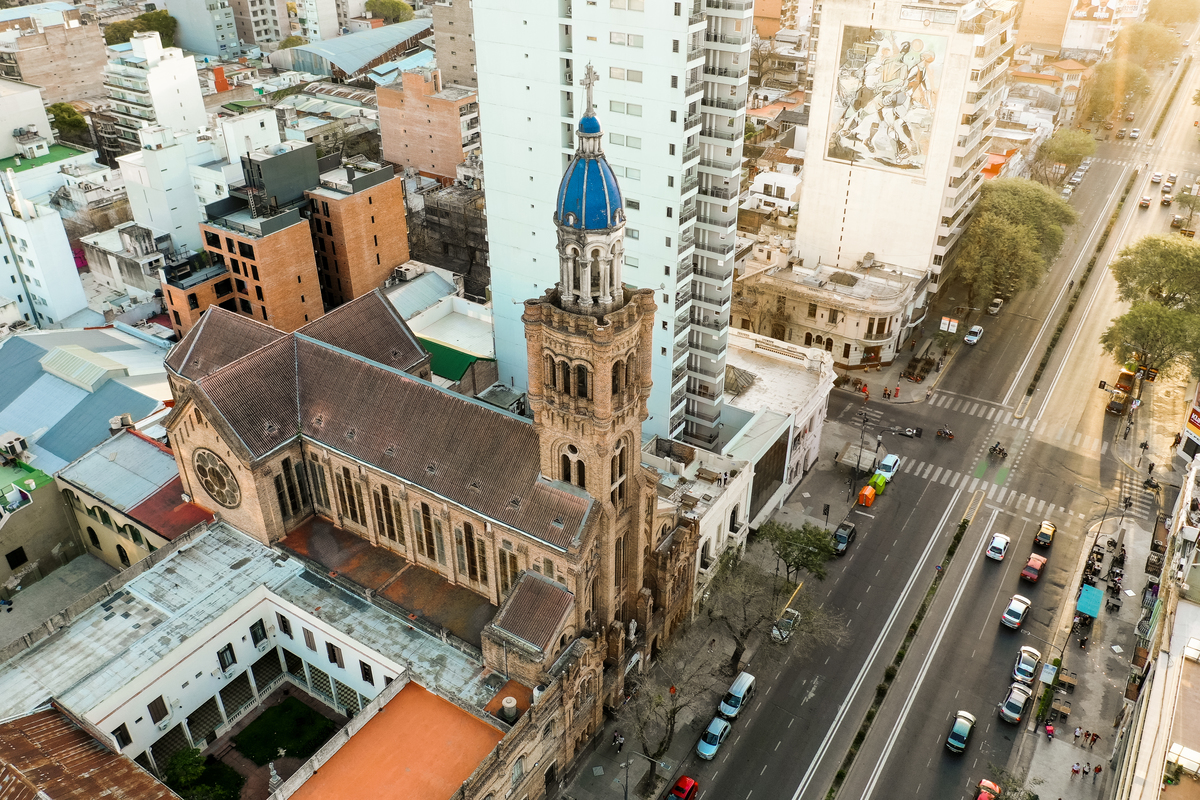 Iglesia por calle pellegrini ROSARIO Fotografía arquitectura y fotografía de inmobiliaria de Daniel Cuart y DNX Fotografia DNX Estudio