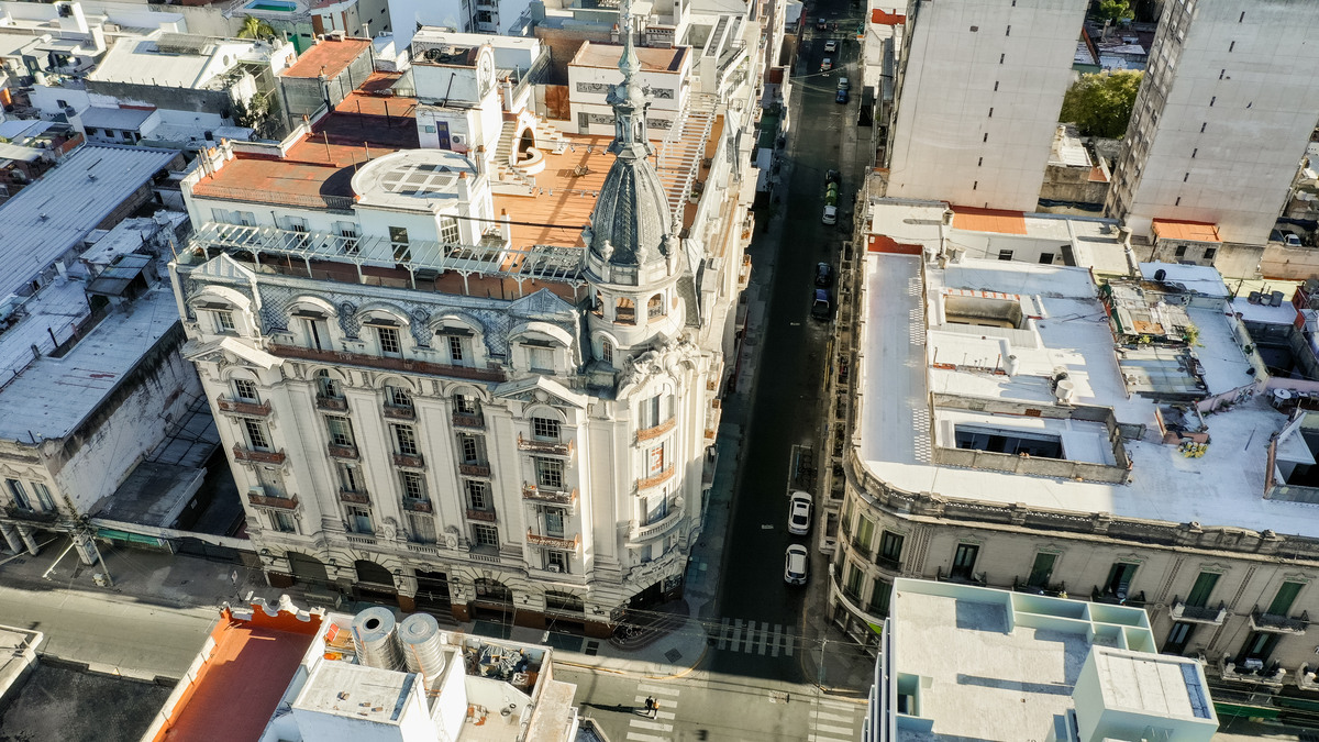 edificio antiguo en Rosario Fotografía arquitectura y fotografía de inmobiliaria de Daniel Cuart y DNX Fotografia DNX Estudio