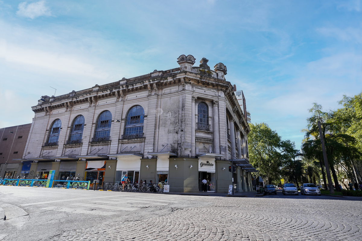 Orño y Salta edificio antiguo Fotografía arquitectura y fotografía de inmobiliaria de Daniel Cuart y DNX Fotografia DNX Estudio