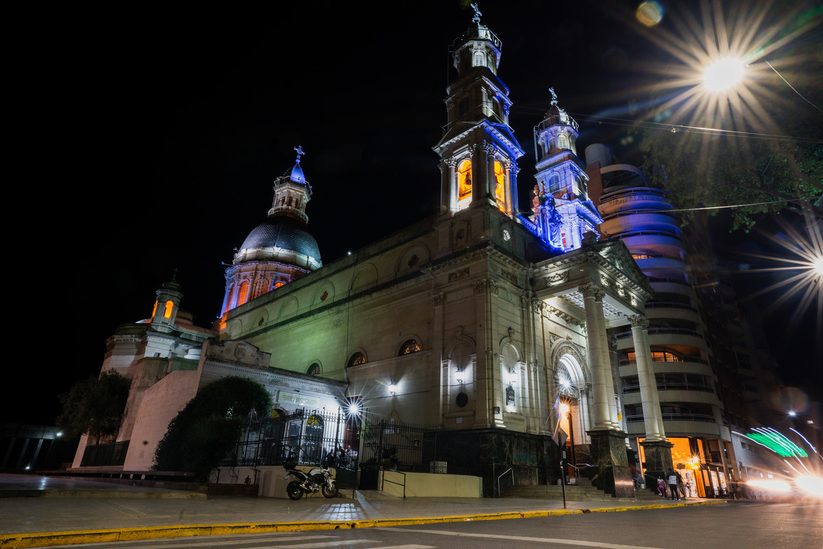 catedral de Rosario vista nocturna Fotografía arquitectura y fotografía de inmobiliaria de Daniel Cuart y DNX Fotografia DNX Estudio