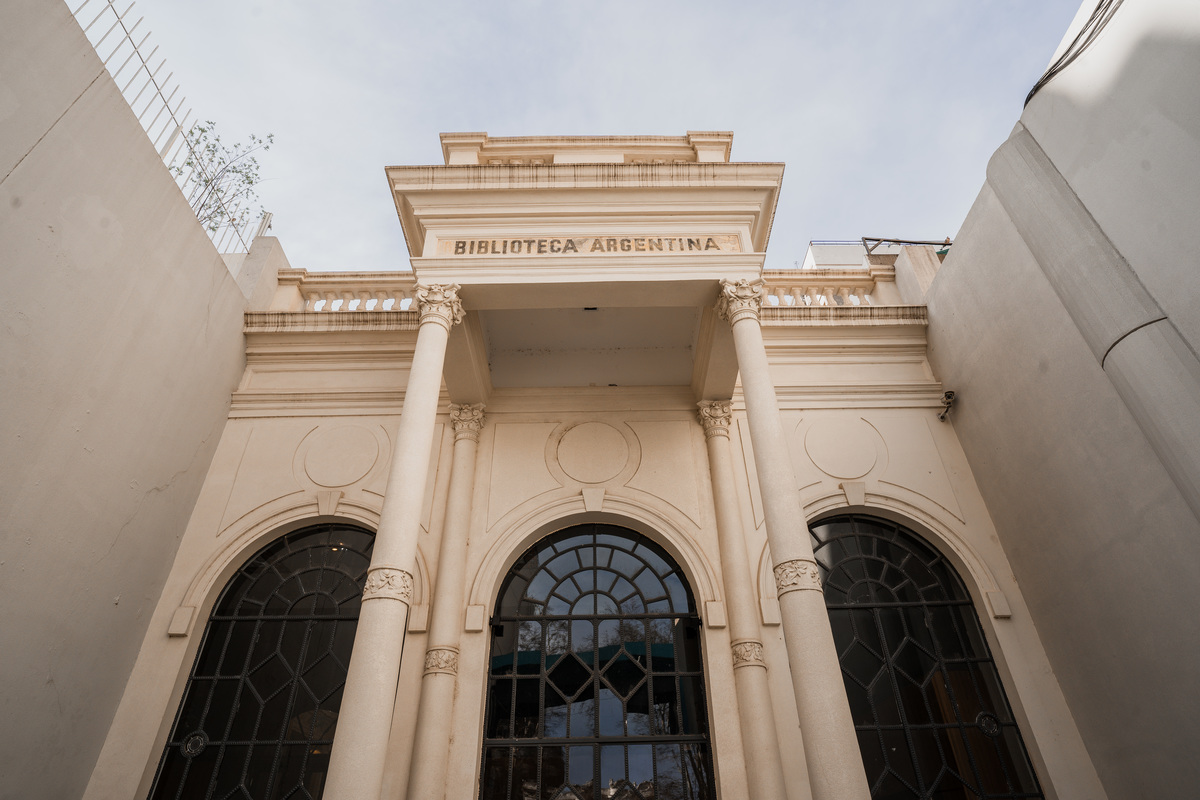 Biblioteca Argentina Rosario entrada Fotografía arquitectura y fotografía de inmobiliaria de Daniel Cuart y DNX Fotografia DNX Estudio