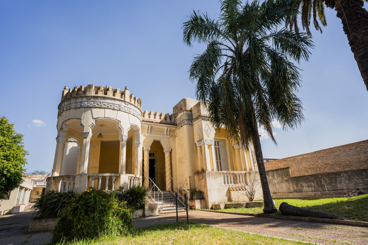 centro médico en casa antigua en zona sur de rosario Fotografía arquitectura y fotografía de inmobiliaria de Daniel Cuart y DNX Fotografia DNX Estudio