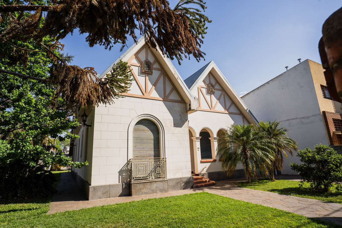casa estilo inglés en rosario zona sur pro avenida del rosario Fotografía arquitectura y fotografía de inmobiliaria de Daniel Cuart y DNX Fotografia DNX Estudio