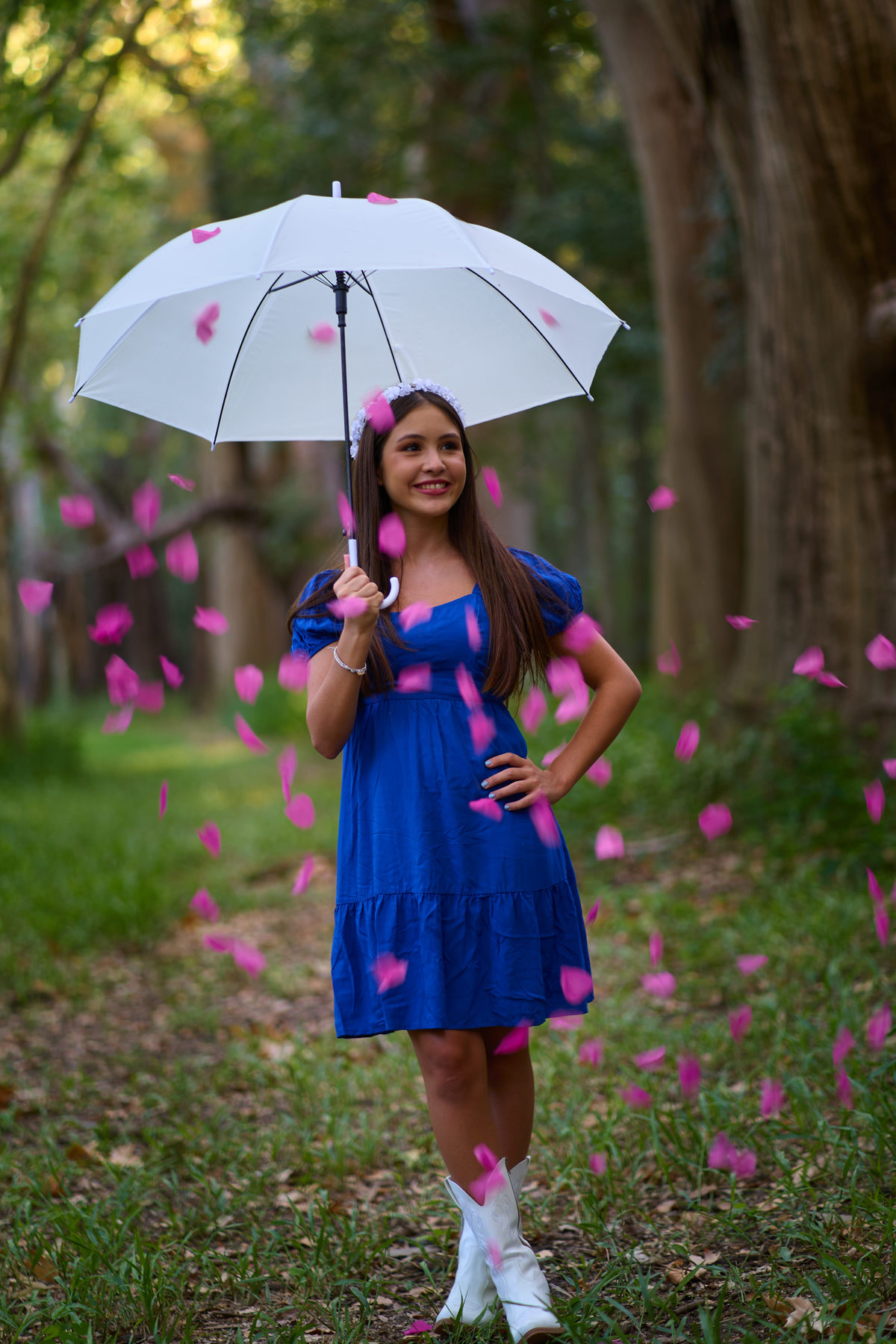 book de anto campestre fotogrsfias por Daniel Cuart de DNX Fotografia FUNES SANTA FE foto con petalos de rosas y apraguas book de XV