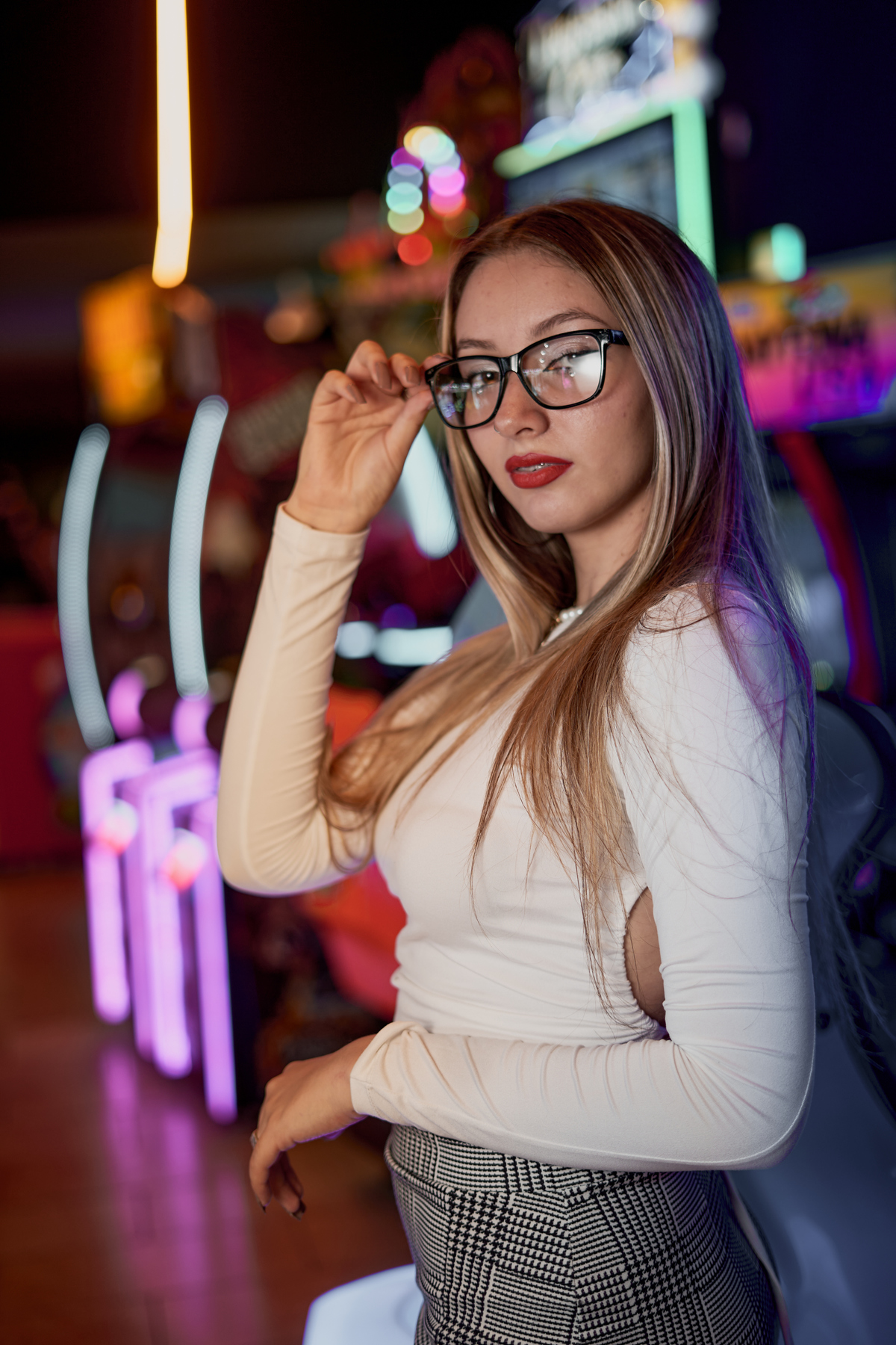 Fotografía en sala de video juegos fotógrafo daniel cuart dnxfotografia luces de neon