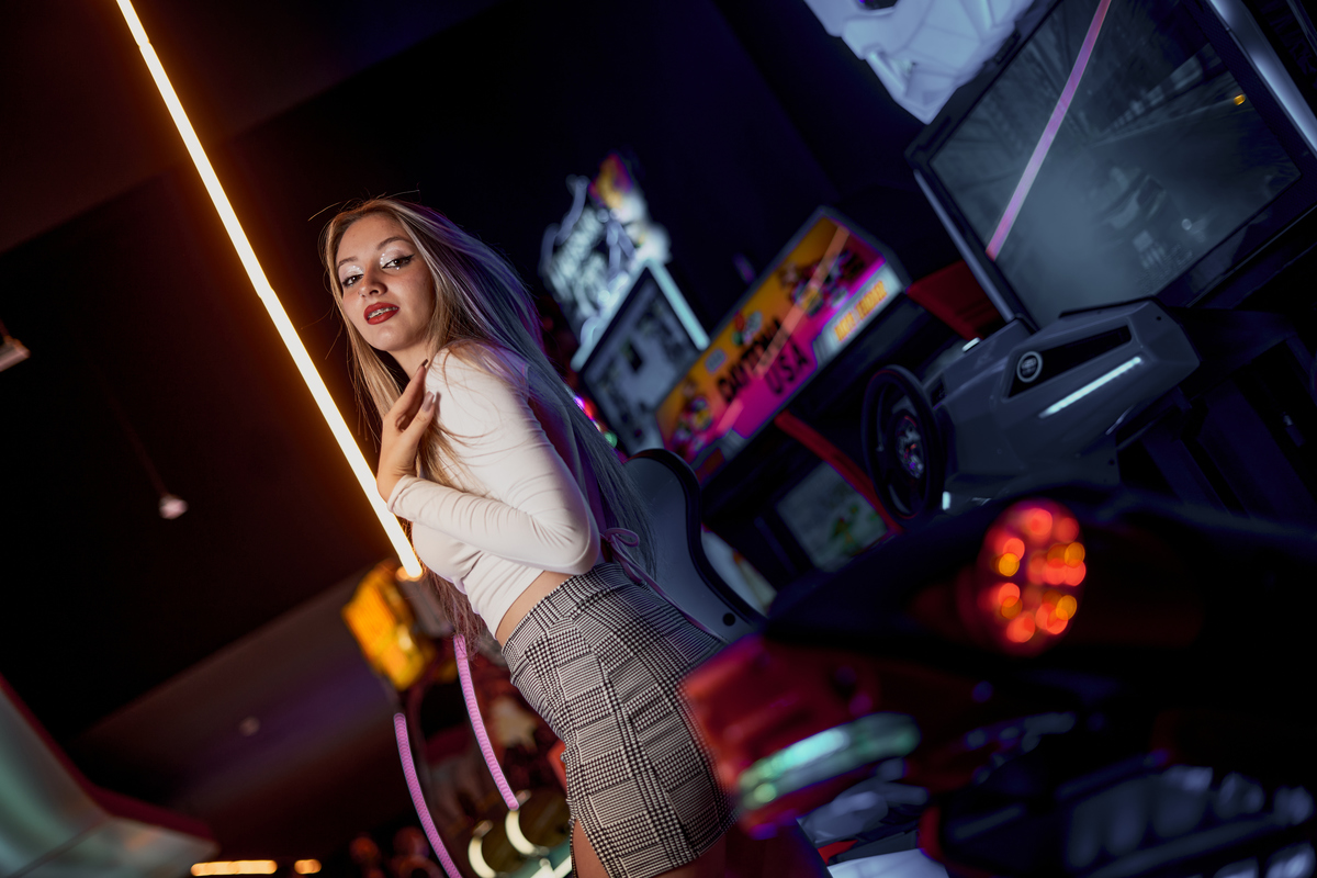 Fotografía en sala de video juegos fotógrafo daniel cuart dnxfotografia luces de neon