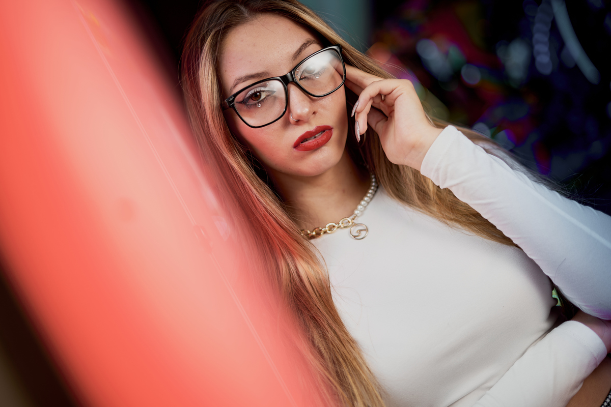 Fotografía en sala de video juegos fotógrafo daniel cuart dnxfotografia luces de neon